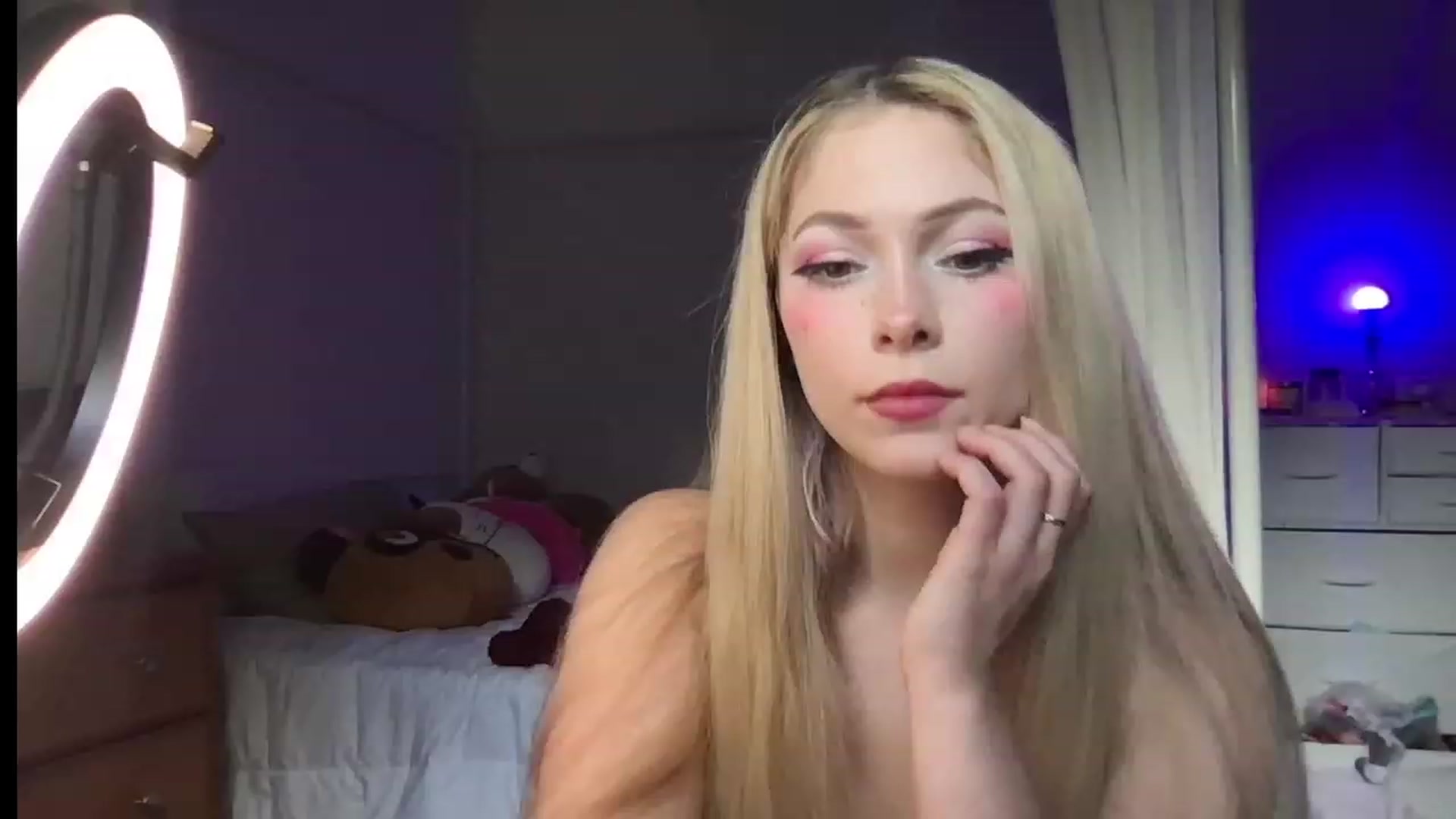 Gallery image thumbnail from lolypopbubble's myfreecams stream on, 07/10/2023, 17:12 image 14 of 20