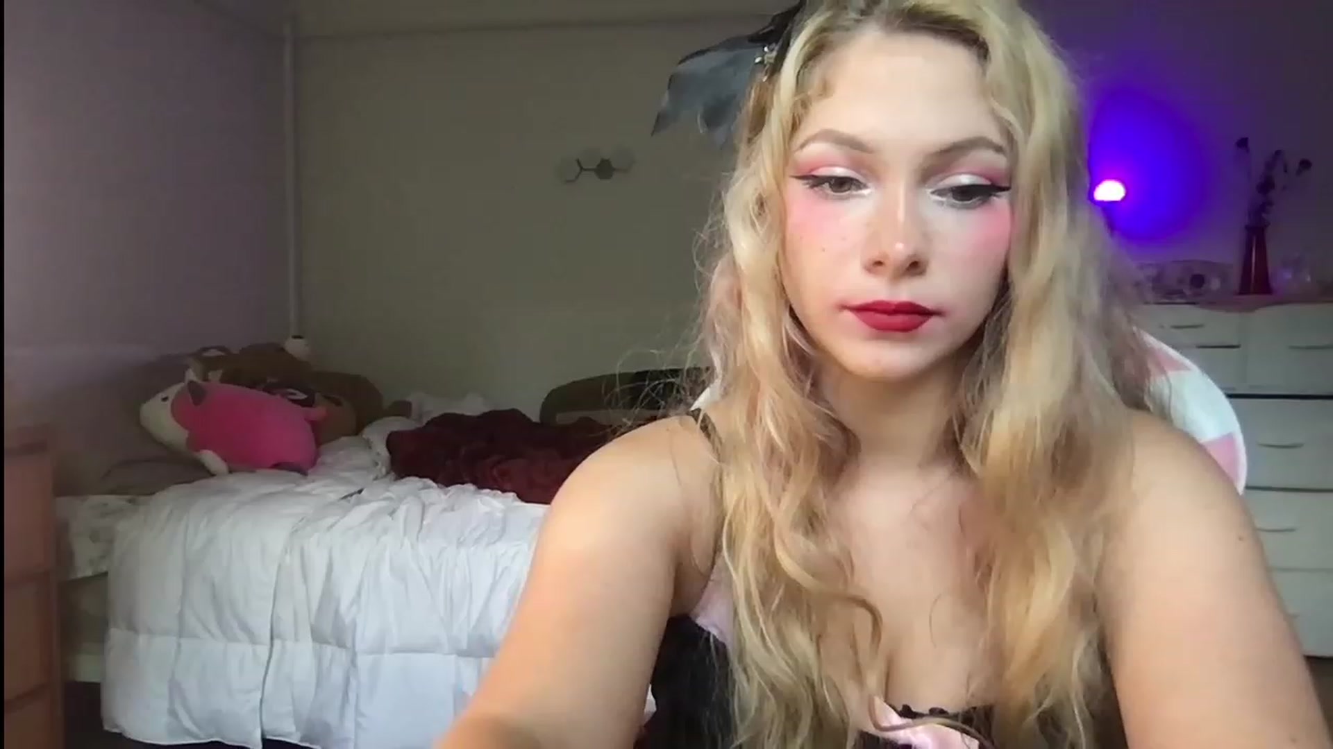Gallery image thumbnail from lolypopbubble's myfreecams stream on, 07/11/2023, 18:26 image 17 of 20