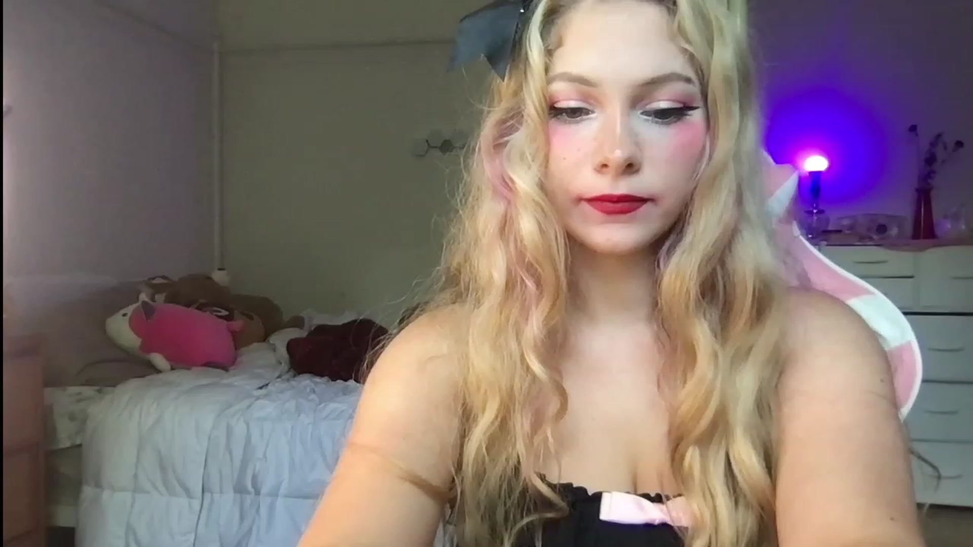 Gallery image thumbnail from lolypopbubble's myfreecams stream on, 07/11/2023, 18:26 image 6 of 20