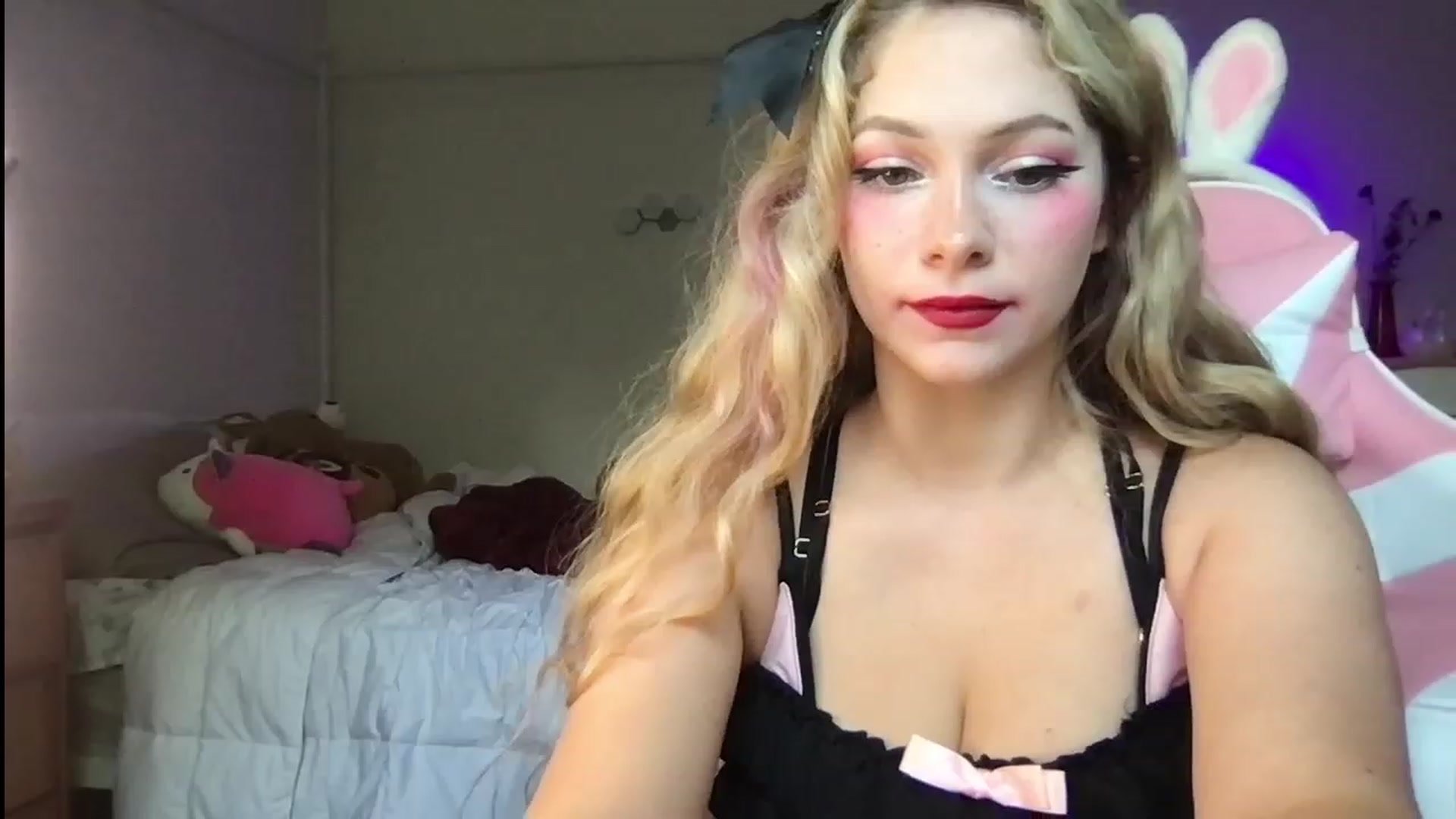 Gallery image thumbnail from lolypopbubble's myfreecams stream on, 07/11/2023, 18:26 image 7 of 20