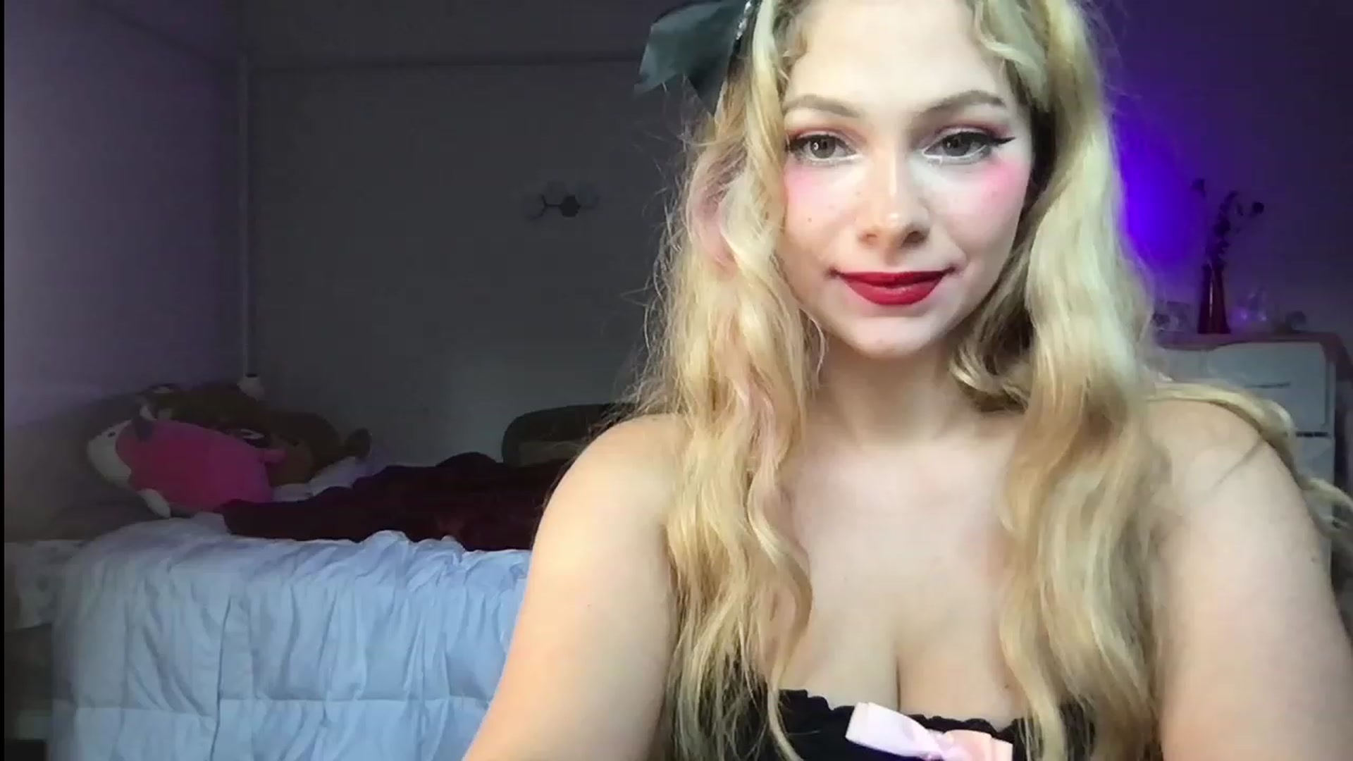 Gallery image thumbnail from lolypopbubble's myfreecams stream on, 07/11/2023, 18:26 image 2 of 20