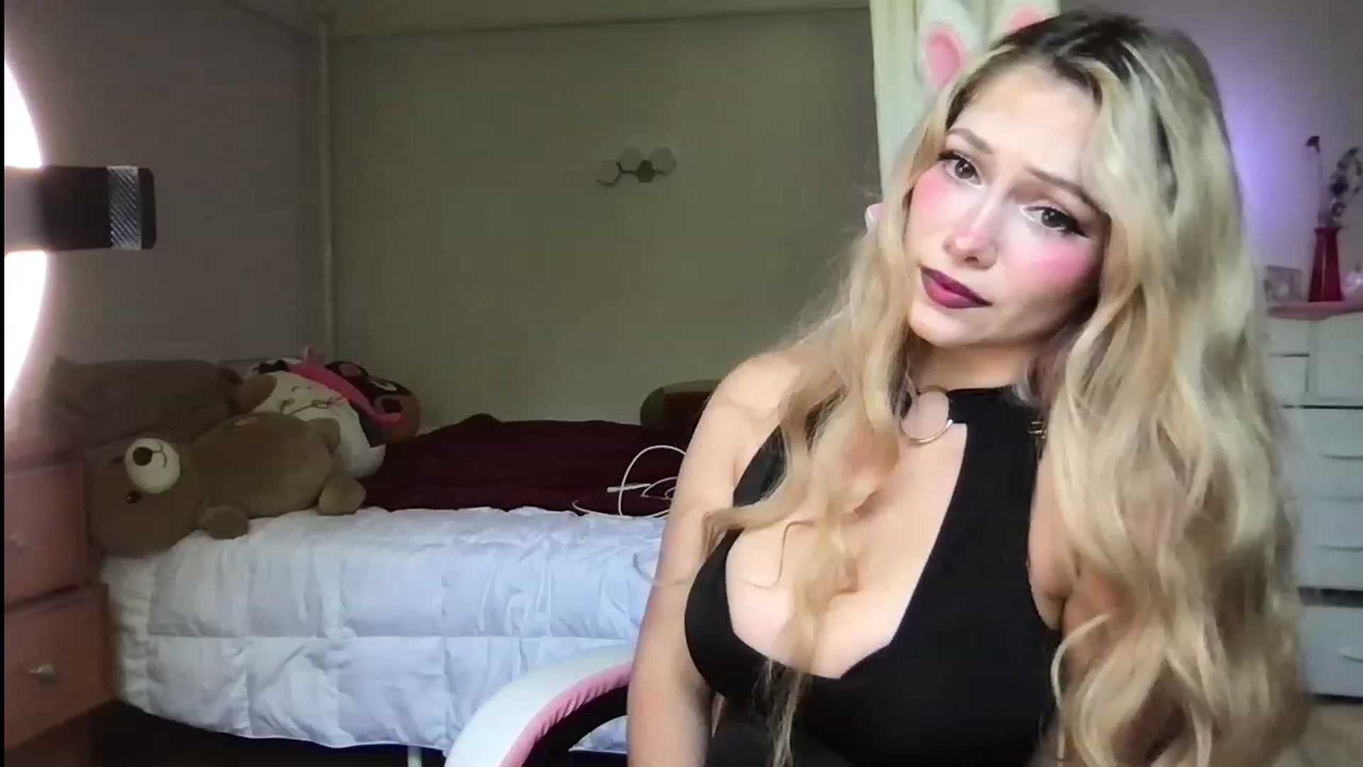 Gallery image thumbnail from lolypopbubble's myfreecams stream on, 07/12/2023, 17:36 image 12 of 20