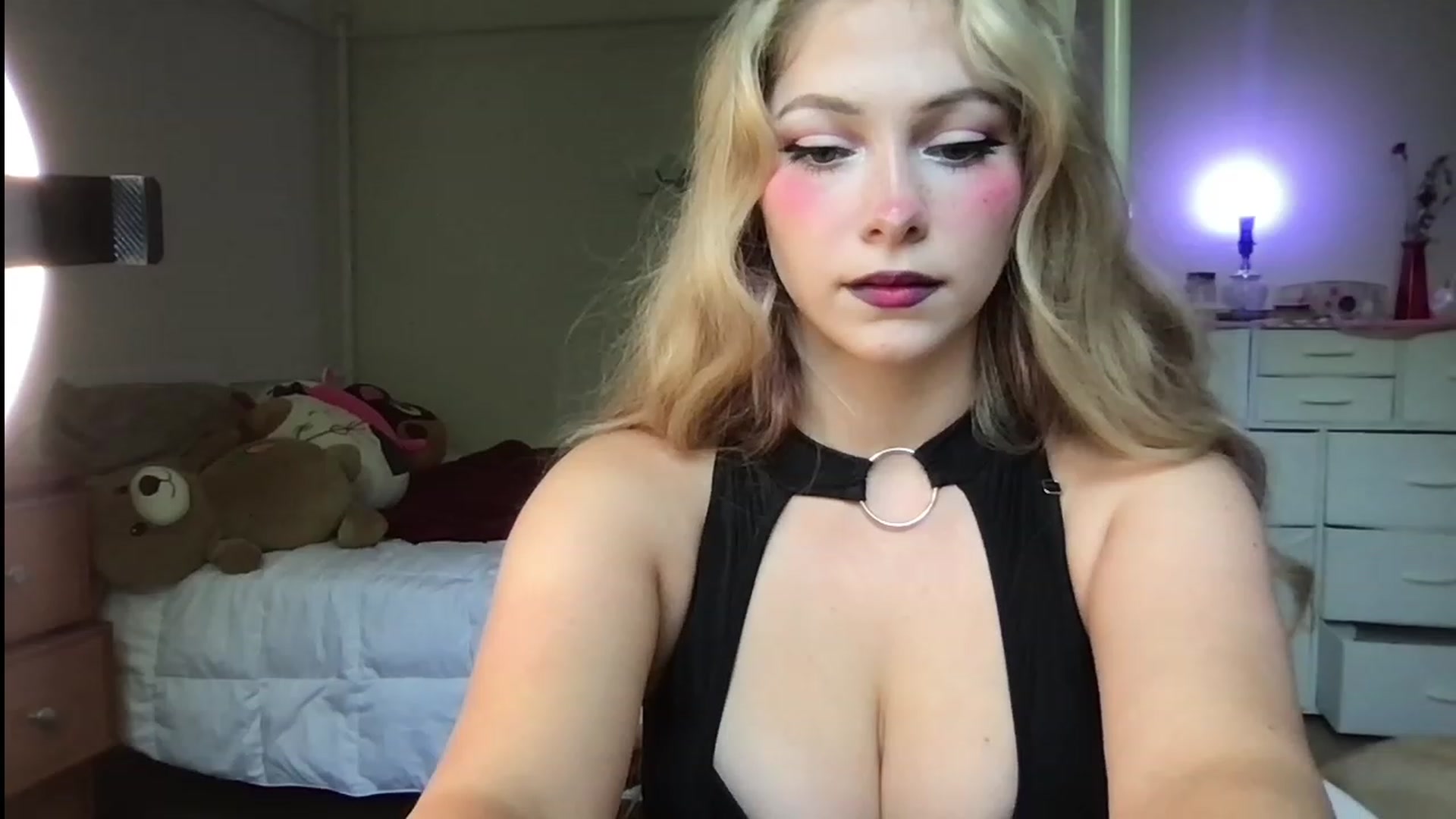 Gallery image thumbnail from lolypopbubble's myfreecams stream on, 07/12/2023, 17:36 image 17 of 20