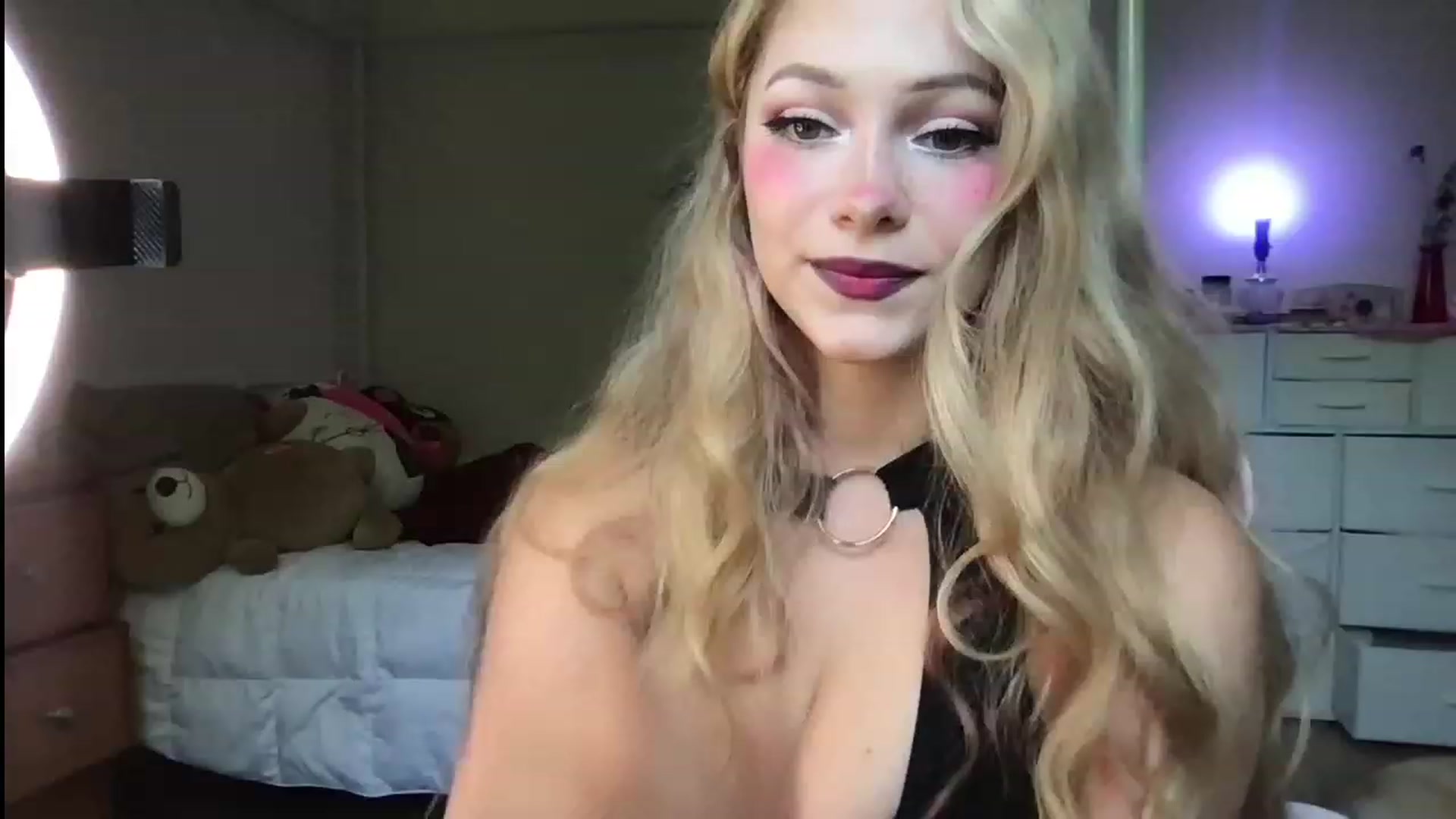 Gallery image thumbnail from lolypopbubble's myfreecams stream on, 07/12/2023, 17:36 image 5 of 20