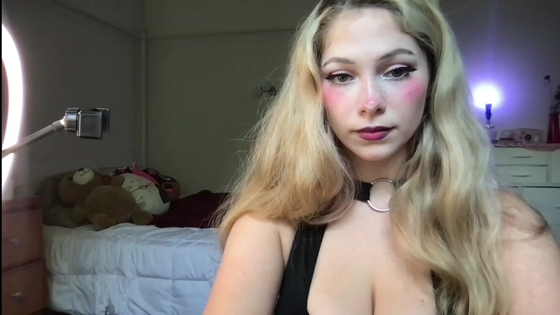 Gallery image thumbnail from lolypopbubble's myfreecams stream on, 07/12/2023, 19:14 image 6 of 20