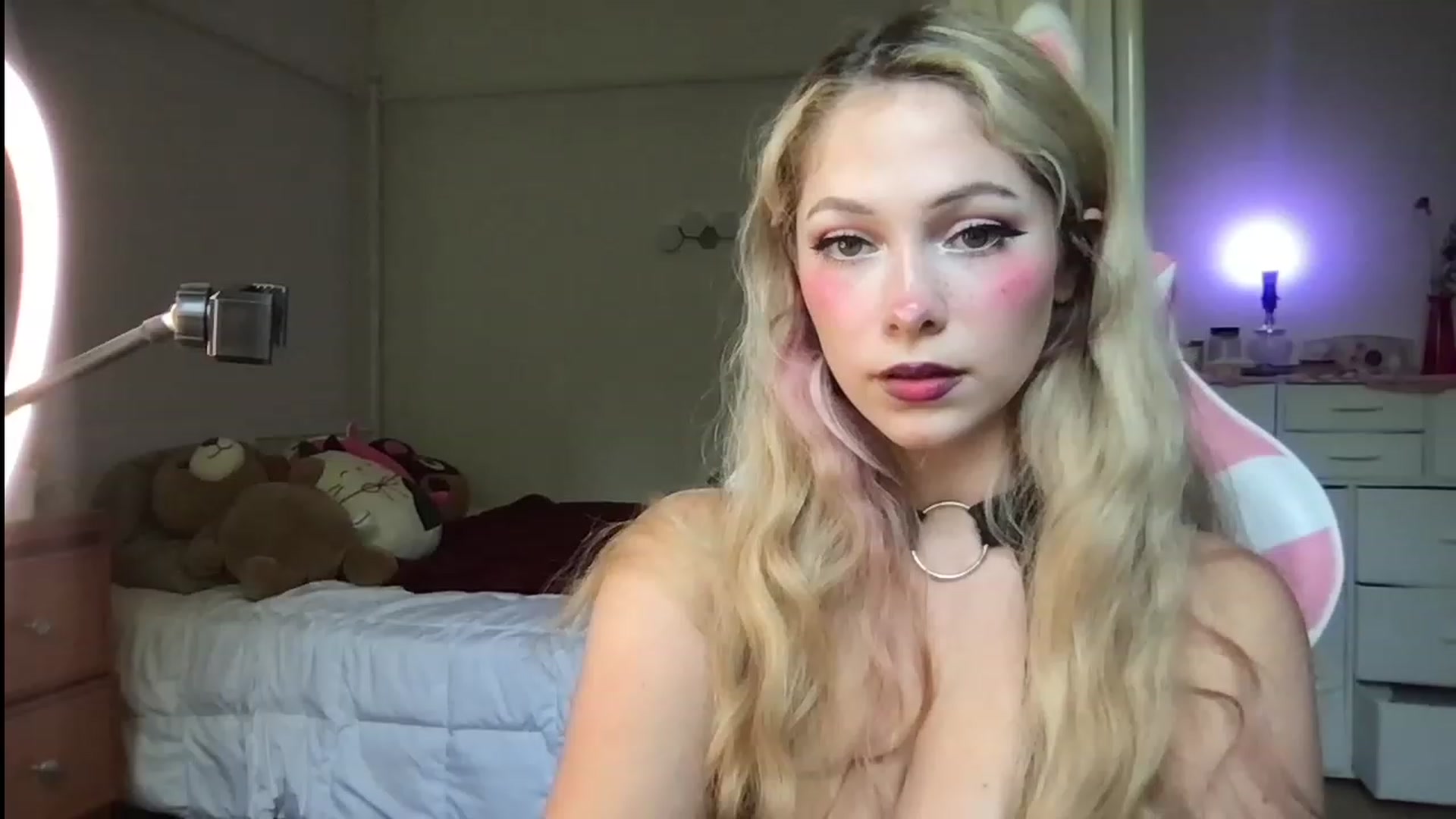 Gallery image thumbnail from lolypopbubble's myfreecams stream on, 07/12/2023, 19:14 image 9 of 20