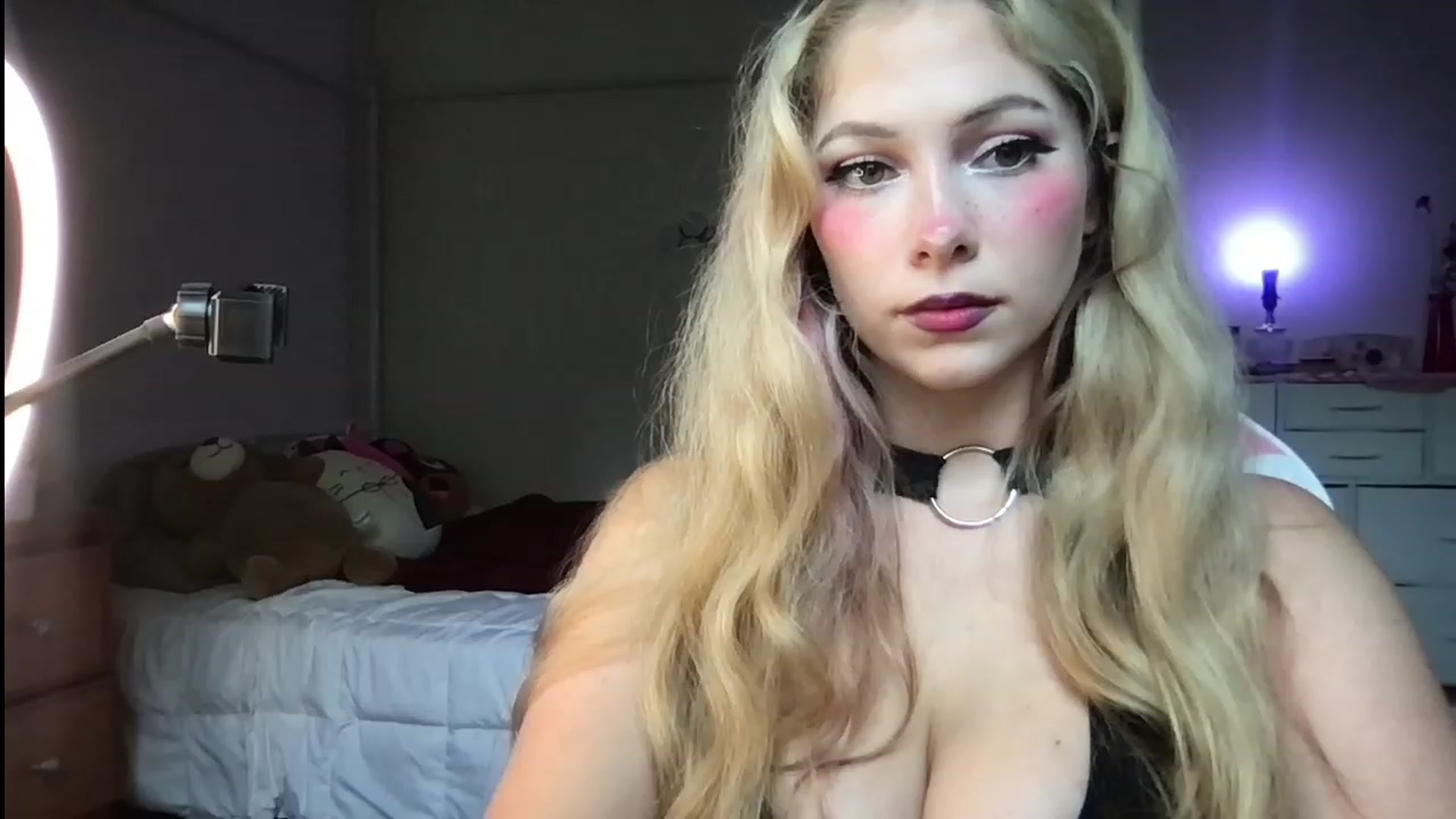 Gallery image thumbnail from lolypopbubble's myfreecams stream on, 07/12/2023, 19:14 image 10 of 20