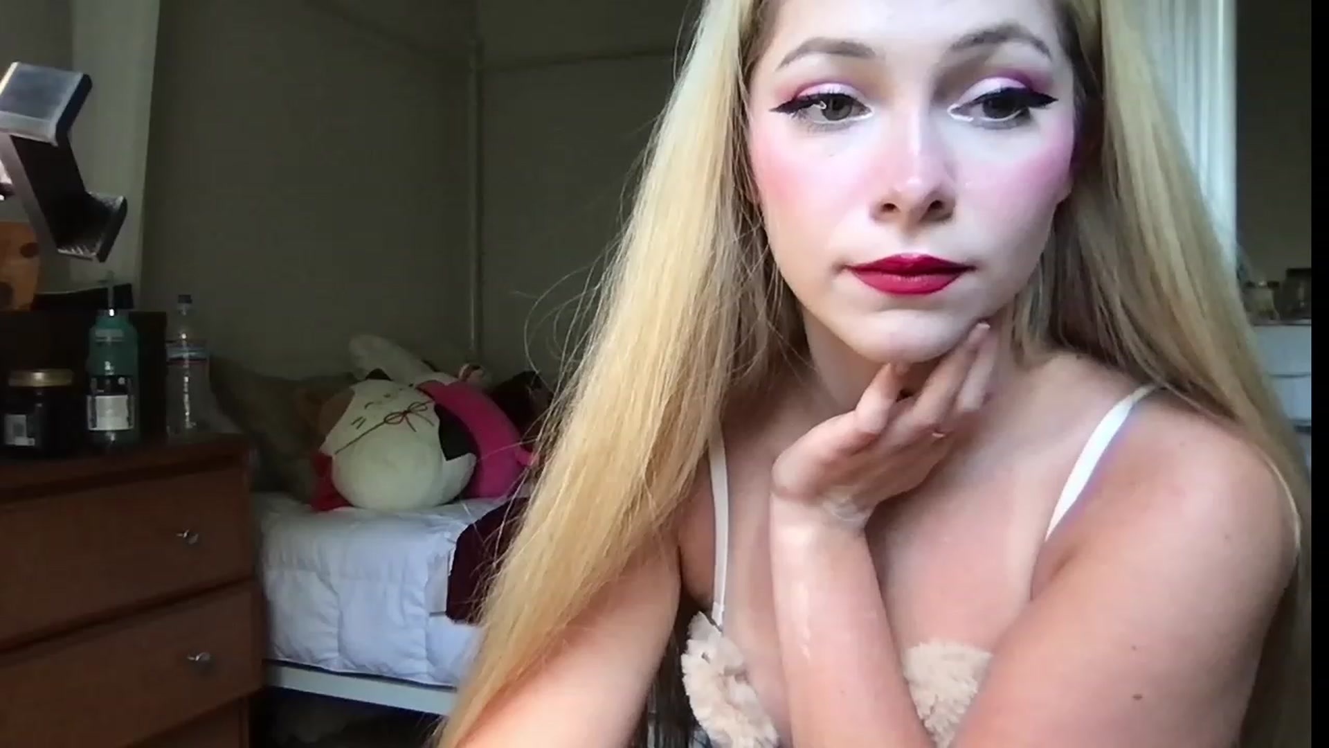 Gallery image thumbnail from lolypopbubble's myfreecams stream on, 07/30/2023, 19:16 image 12 of 20