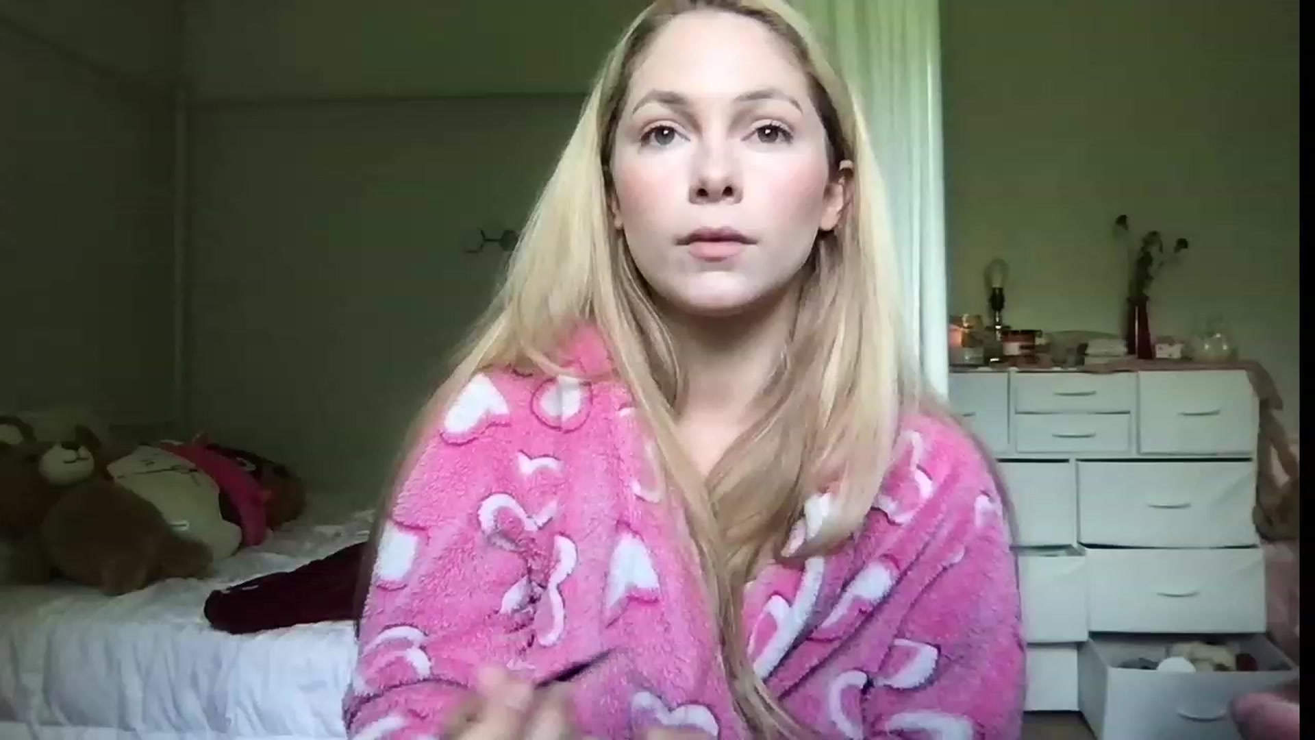 Gallery image thumbnail from lolypopbubble's myfreecams stream on, 07/31/2023, 17:04 image 16 of 20