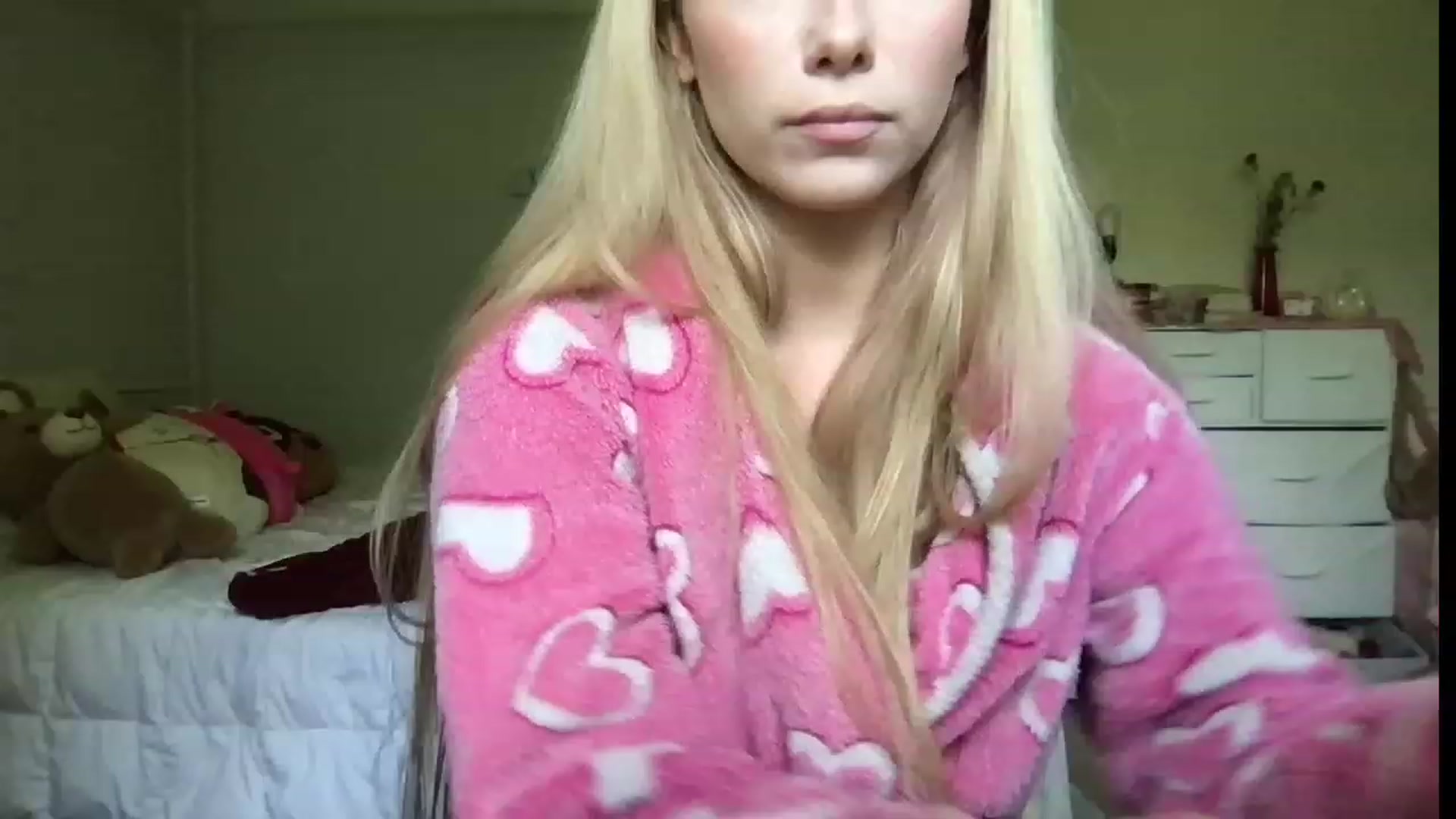 Gallery image thumbnail from lolypopbubble's myfreecams stream on, 07/31/2023, 17:04 image 14 of 20