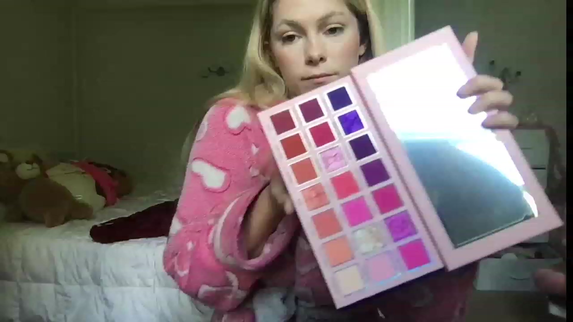 Gallery image thumbnail from lolypopbubble's myfreecams stream on, 07/31/2023, 17:04 image 13 of 20