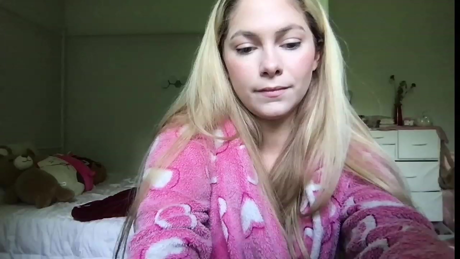 Gallery image thumbnail from lolypopbubble's myfreecams stream on, 07/31/2023, 17:04 image 17 of 20