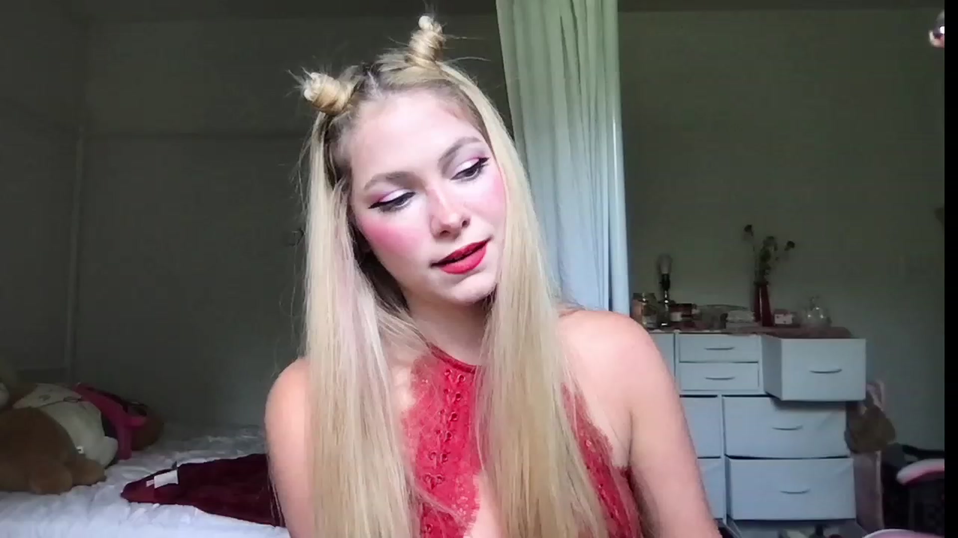 Gallery image thumbnail from lolypopbubble's myfreecams stream on, 07/31/2023, 19:14 image 14 of 20