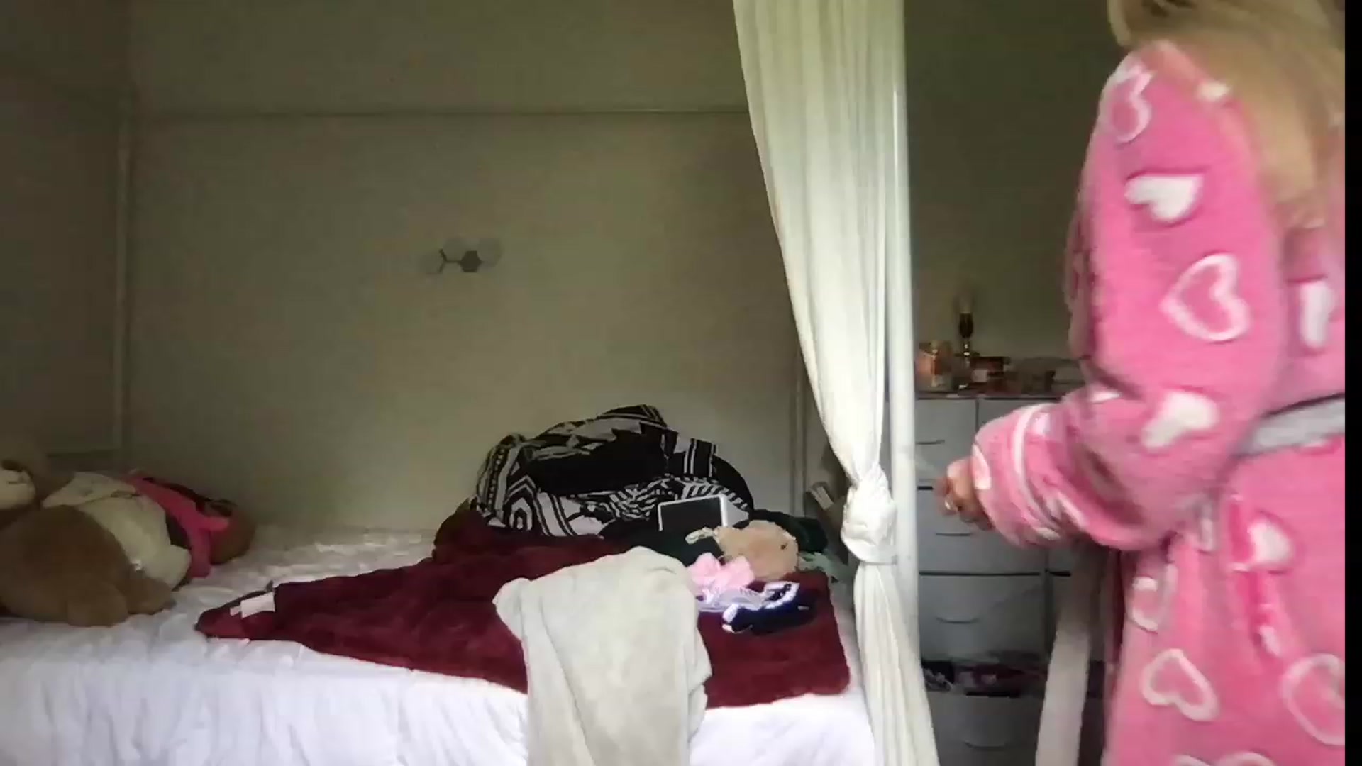 Gallery image thumbnail from lolypopbubble's myfreecams stream on, 07/31/2023, 19:14 image 8 of 20