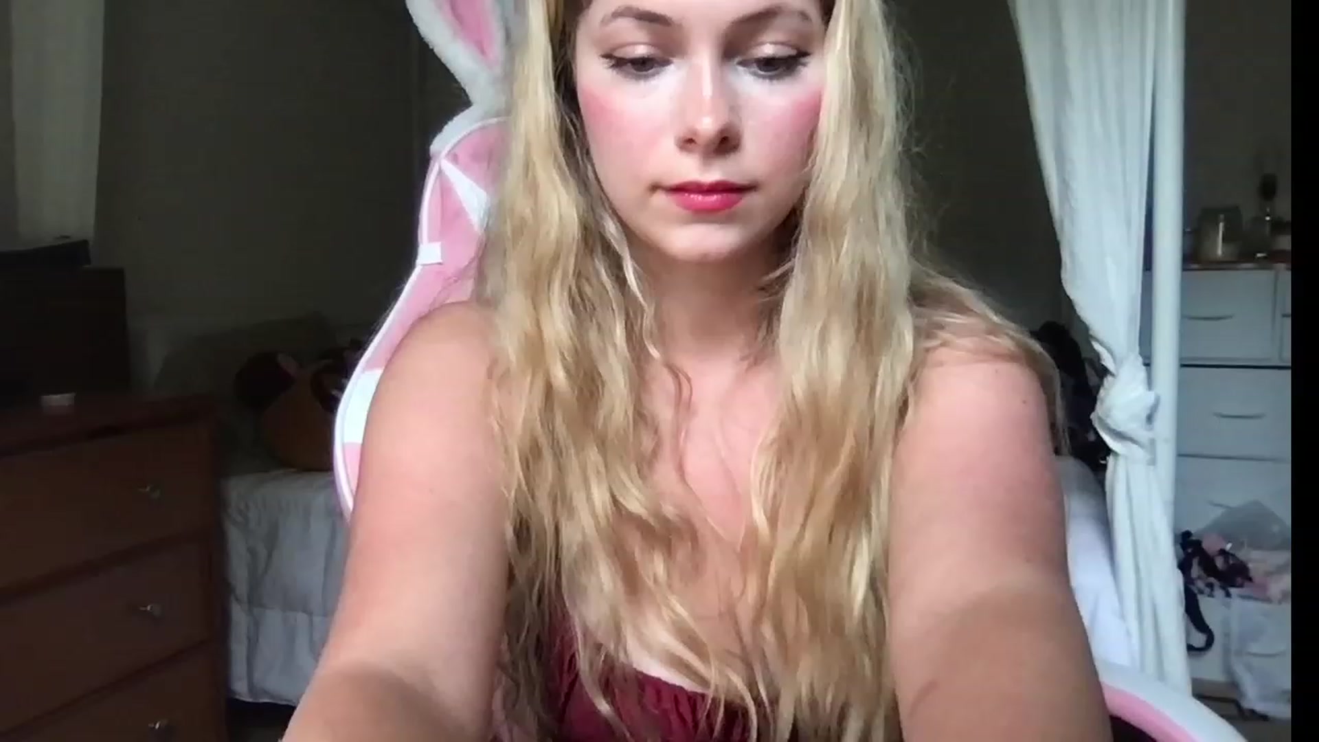 Gallery image thumbnail from lolypopbubble's myfreecams stream on, 08/03/2023, 20:02 image 11 of 20