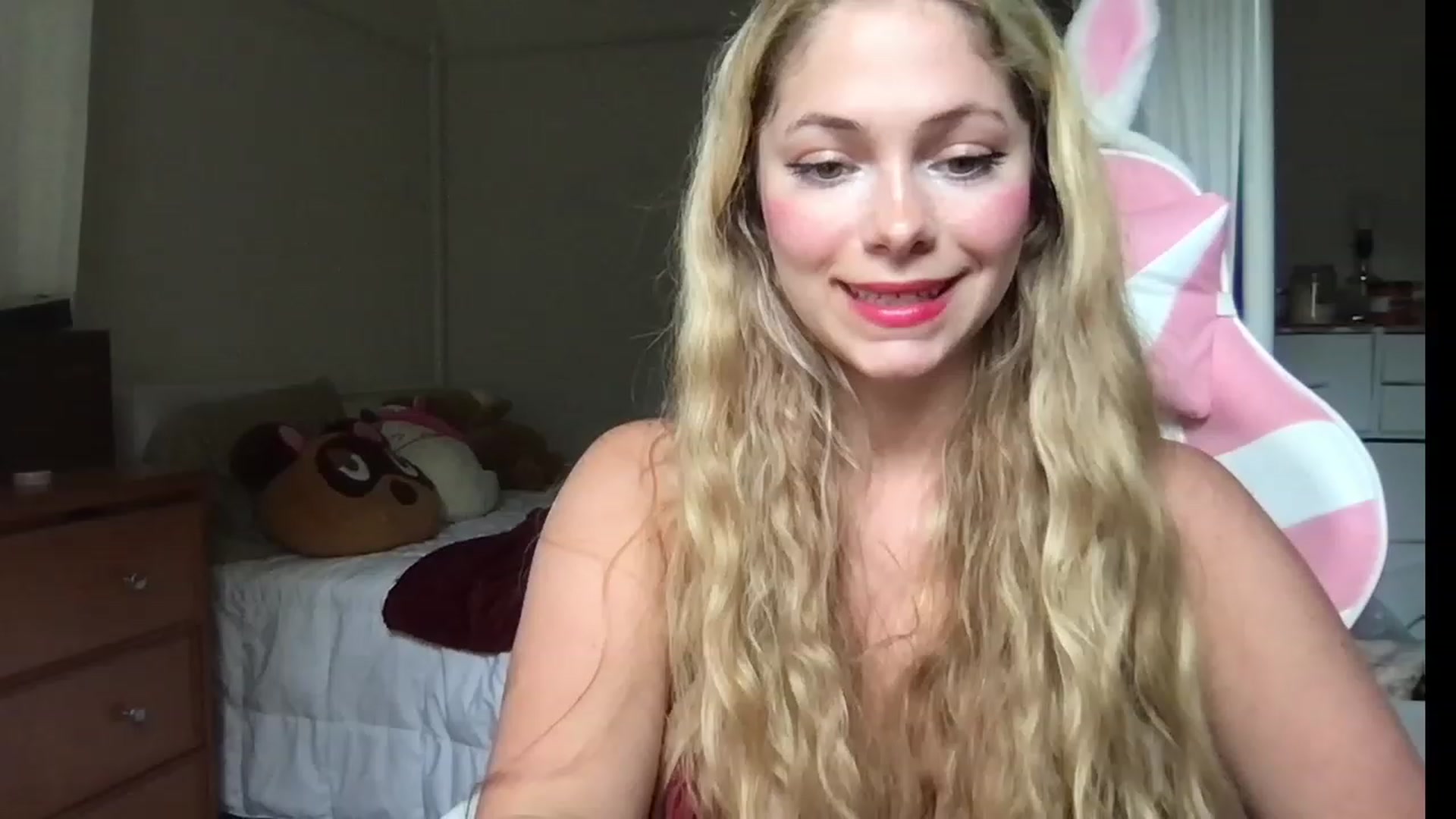 Gallery image thumbnail from lolypopbubble's myfreecams stream on, 08/03/2023, 20:02 image 3 of 20
