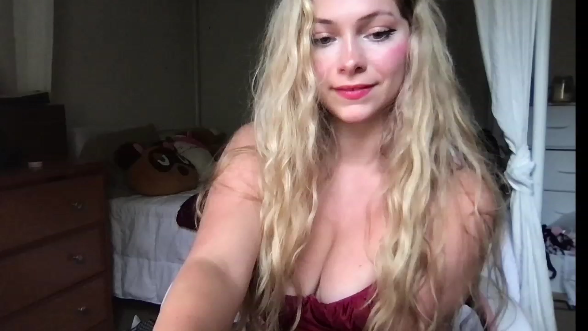 Gallery image thumbnail from lolypopbubble's myfreecams stream on, 08/03/2023, 20:02 image 18 of 20