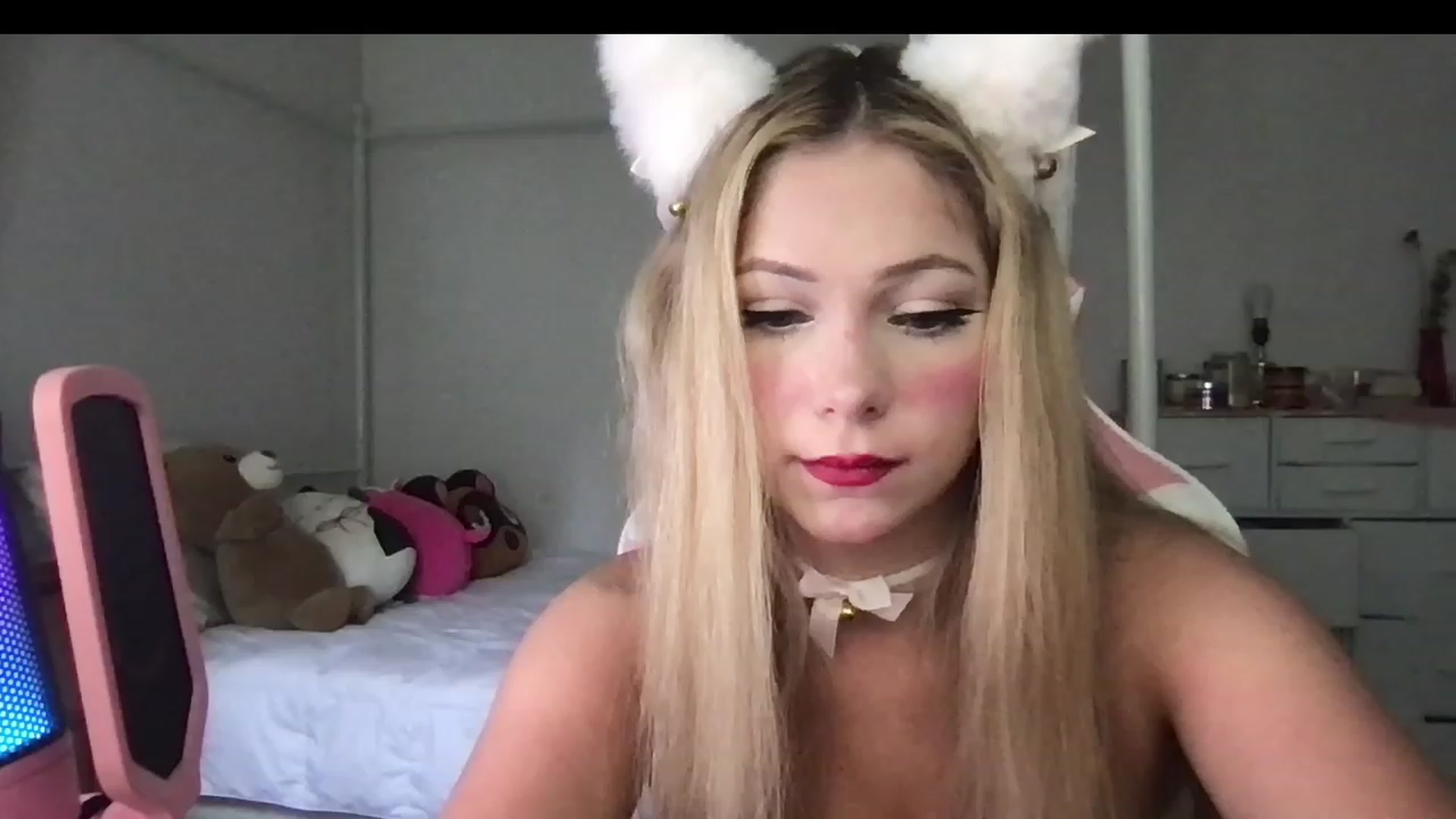 Gallery image thumbnail from lolypopbubble's myfreecams stream on, 08/14/2023, 15:47 image 18 of 20