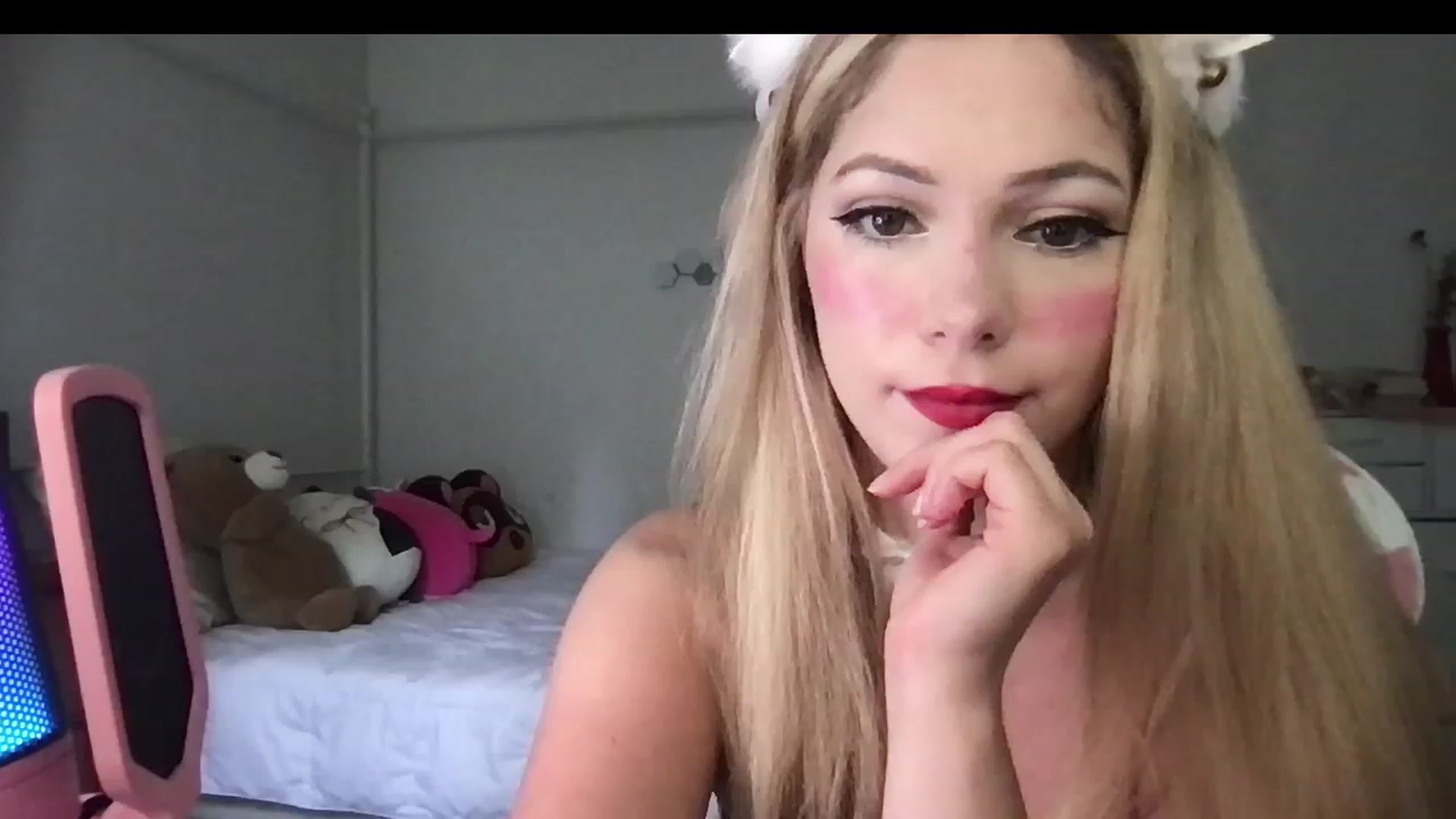 Gallery image thumbnail from lolypopbubble's myfreecams stream on, 08/14/2023, 15:47 image 16 of 20