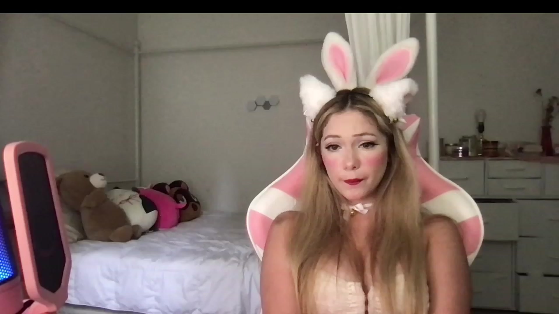 Gallery image thumbnail from lolypopbubble's myfreecams stream on, 08/14/2023, 15:47 image 20 of 20