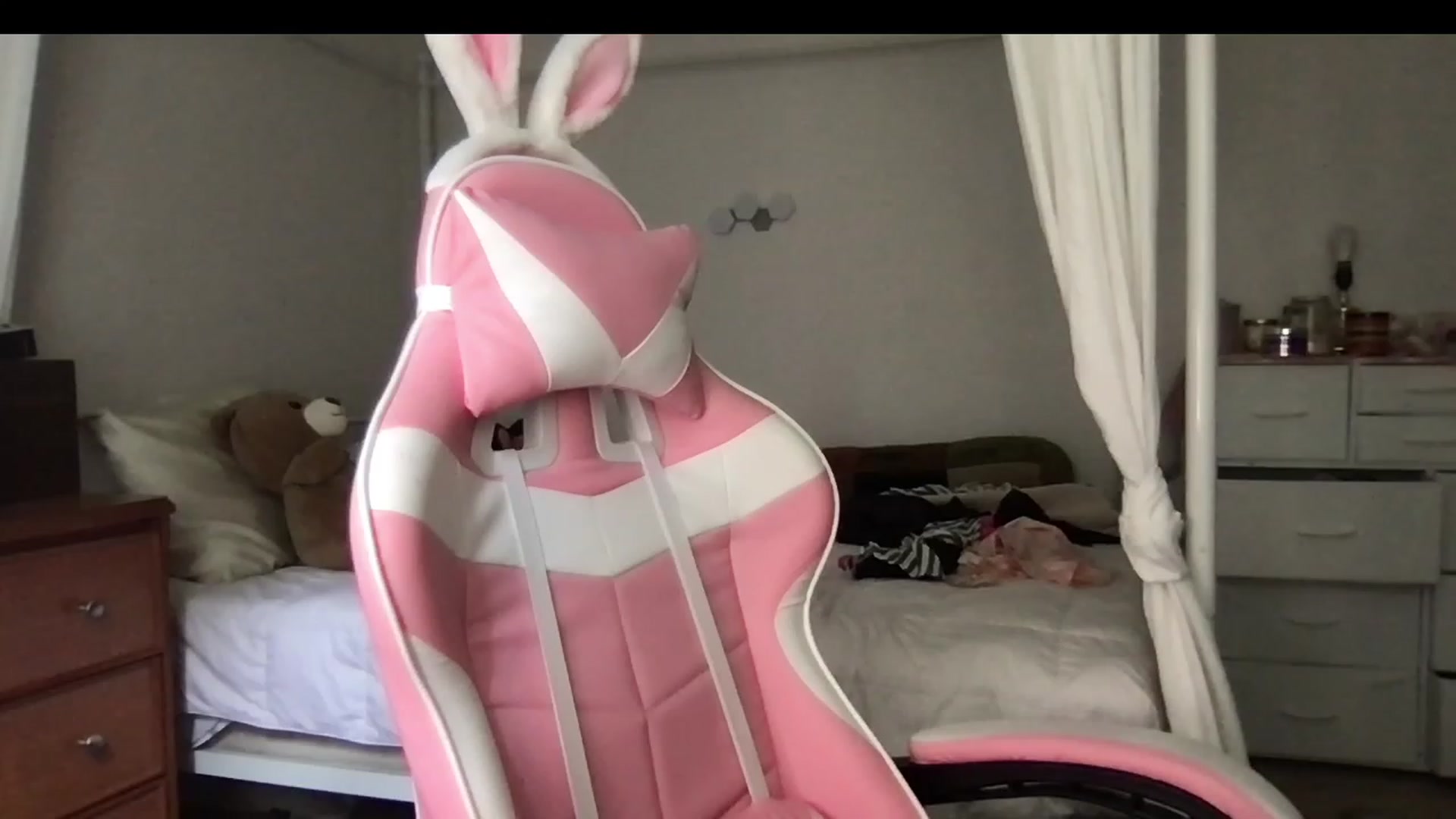 Gallery image thumbnail from lolypopbubble's myfreecams stream on, 08/14/2023, 19:01 image 7 of 20