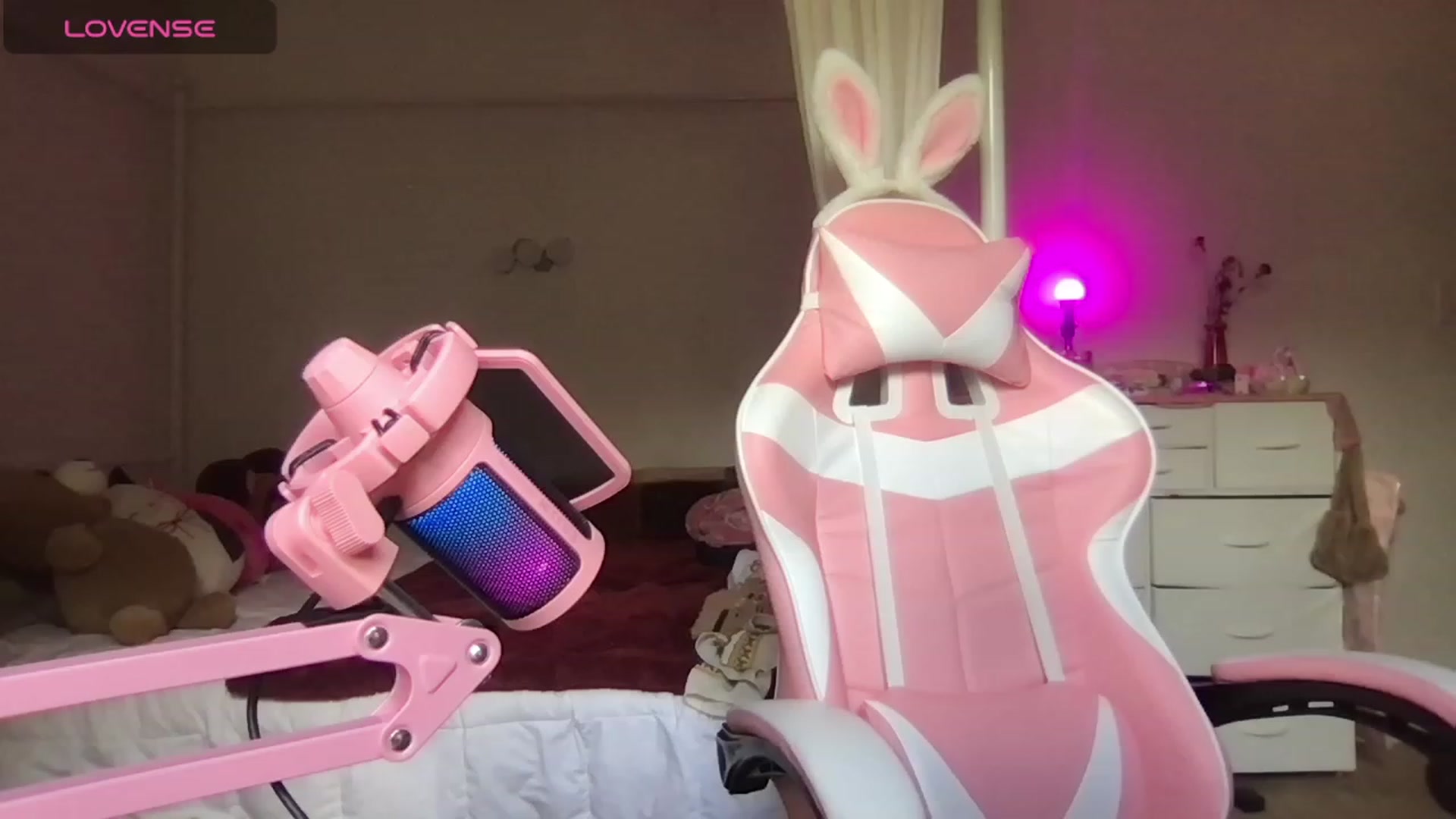 Gallery image thumbnail from lolypopbubble's myfreecams stream on, 08/24/2023, 19:50 image 3 of 20