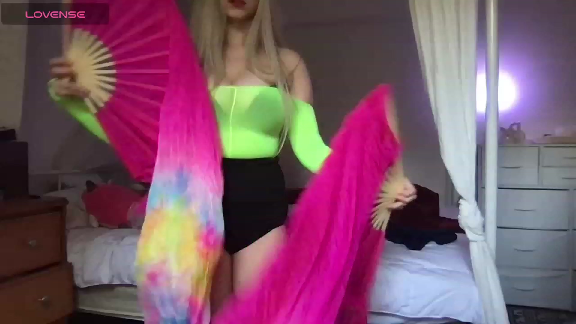 Gallery image thumbnail from lolypopbubble's myfreecams stream on, 09/06/2023, 19:16 image 5 of 20