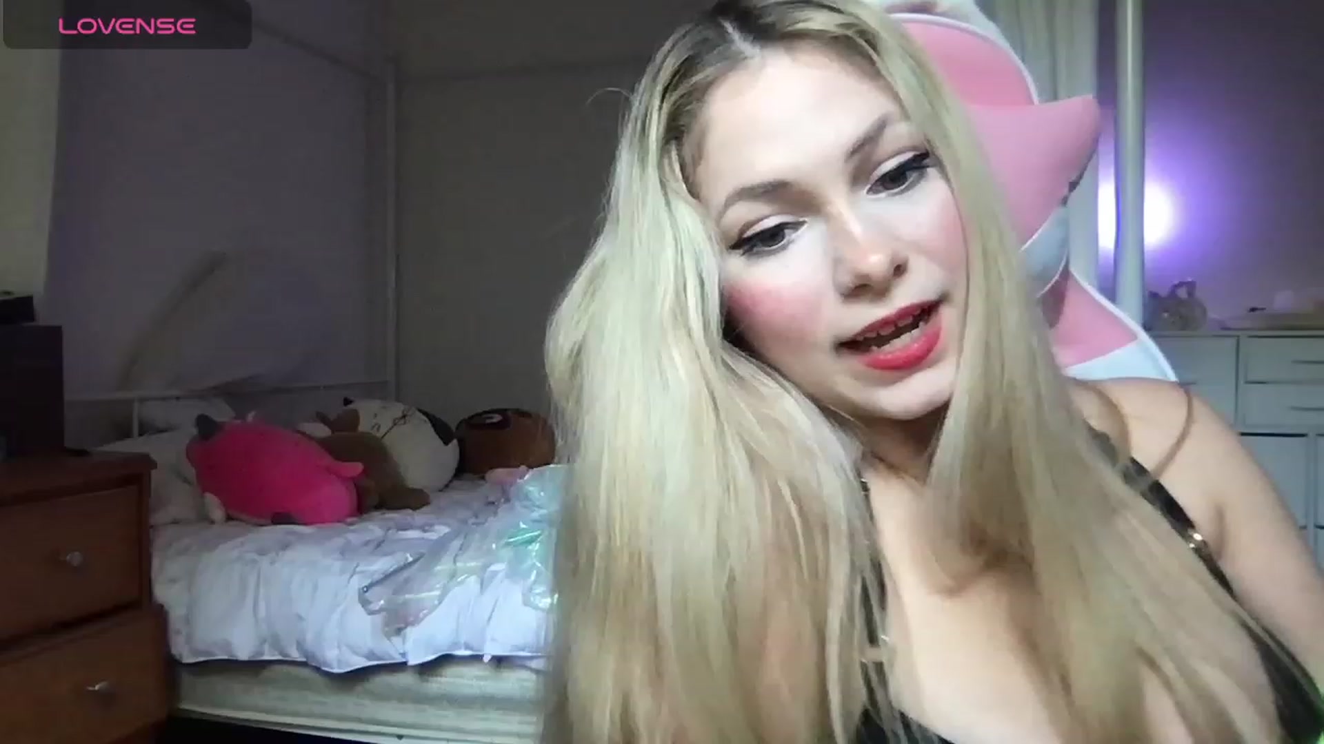 Gallery image thumbnail from lolypopbubble's myfreecams stream on, 09/06/2023, 19:16 image 19 of 20