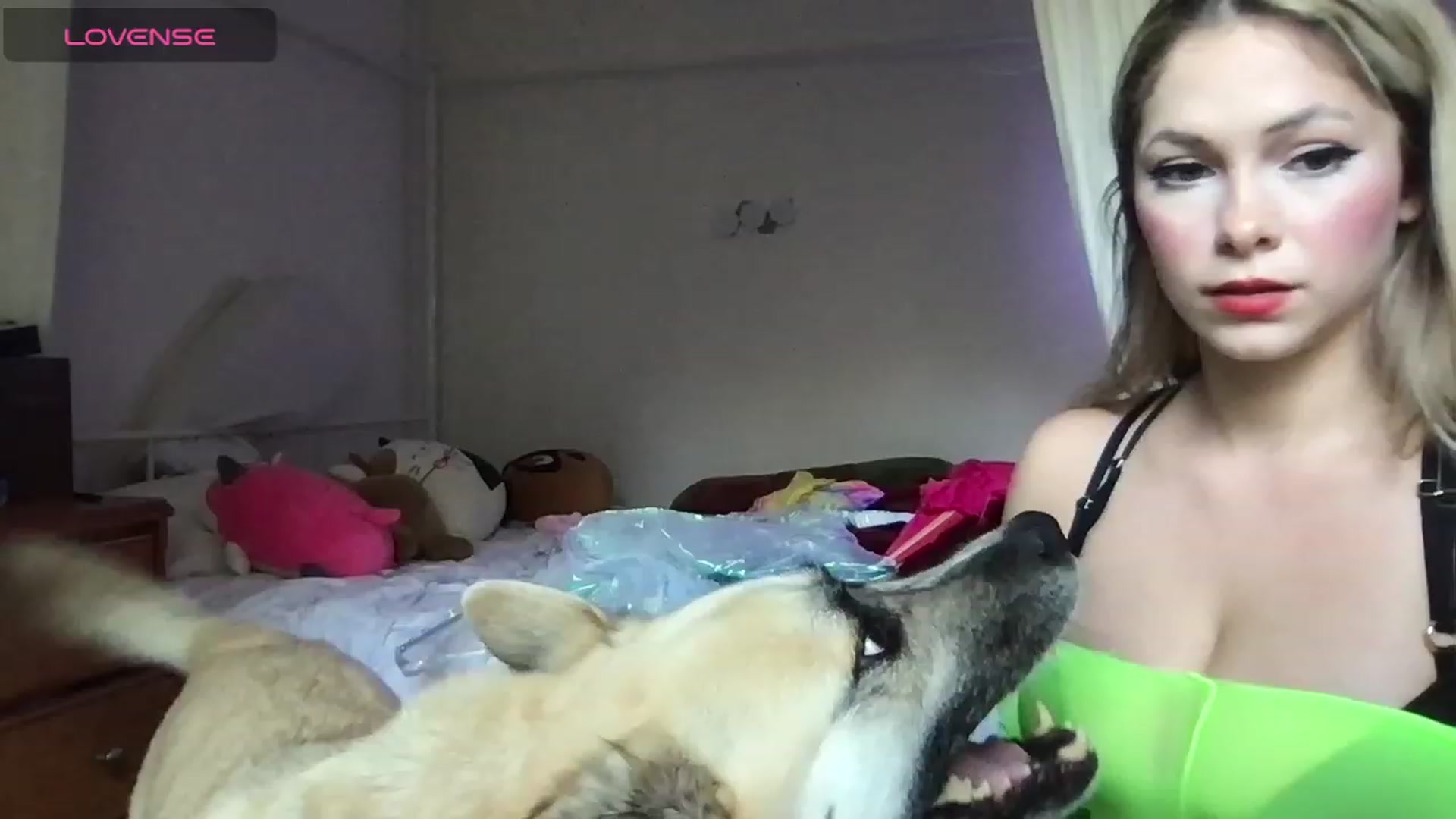 Gallery image thumbnail from lolypopbubble's myfreecams stream on, 09/06/2023, 19:16 image 9 of 20