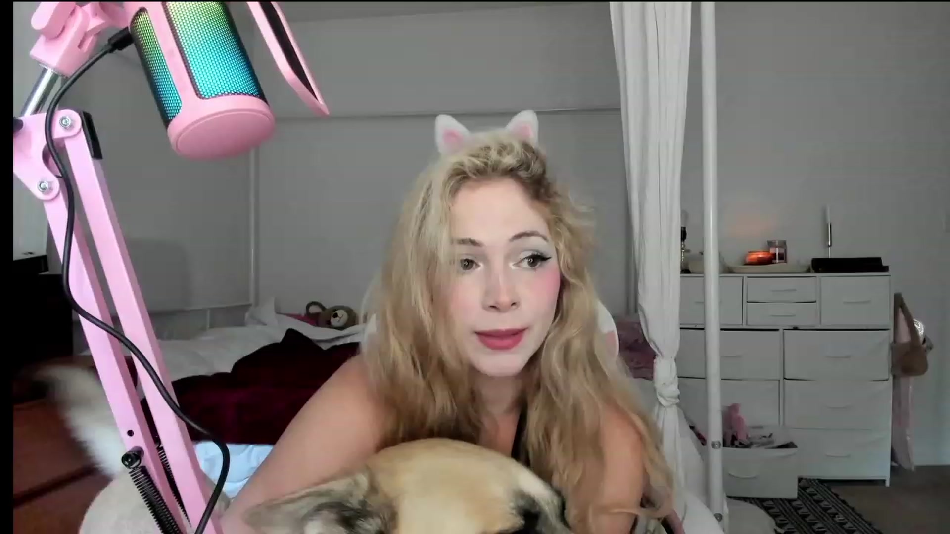Gallery image thumbnail from lolypopbubble's myfreecams stream on, 10/16/2023, 20:57 image 1 of 20