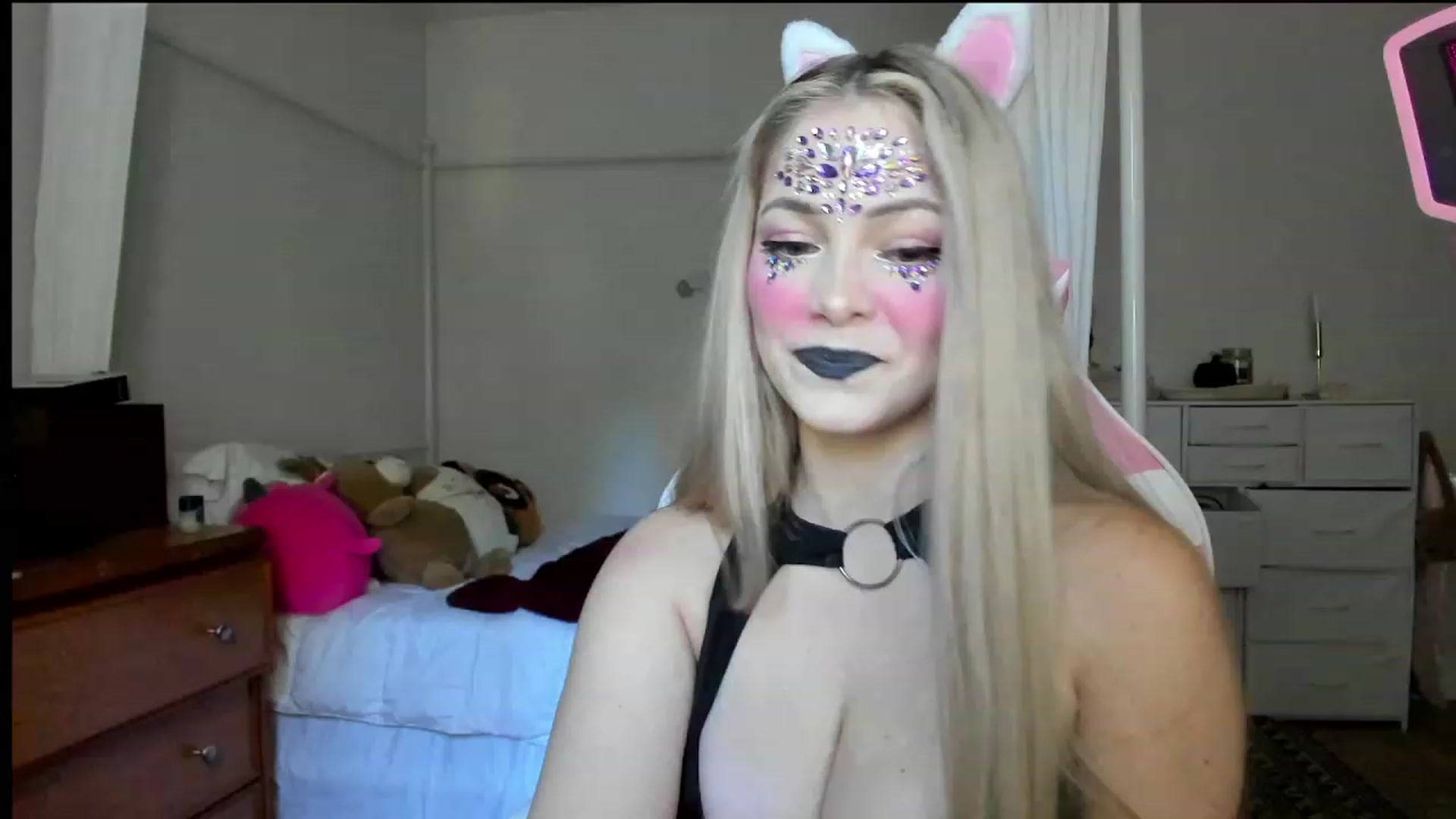 Gallery image thumbnail from lolypopbubble's myfreecams stream on, 10/23/2023, 16:18 image 2 of 20