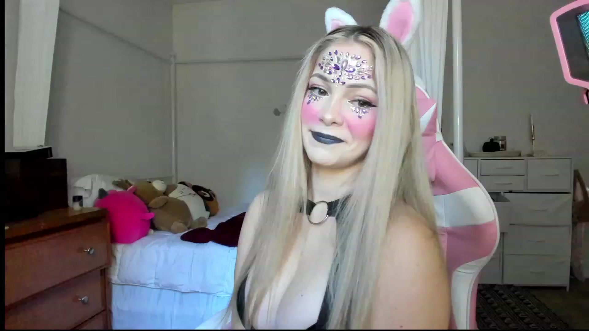 Gallery image thumbnail from lolypopbubble's myfreecams stream on, 10/23/2023, 16:18 image 9 of 20