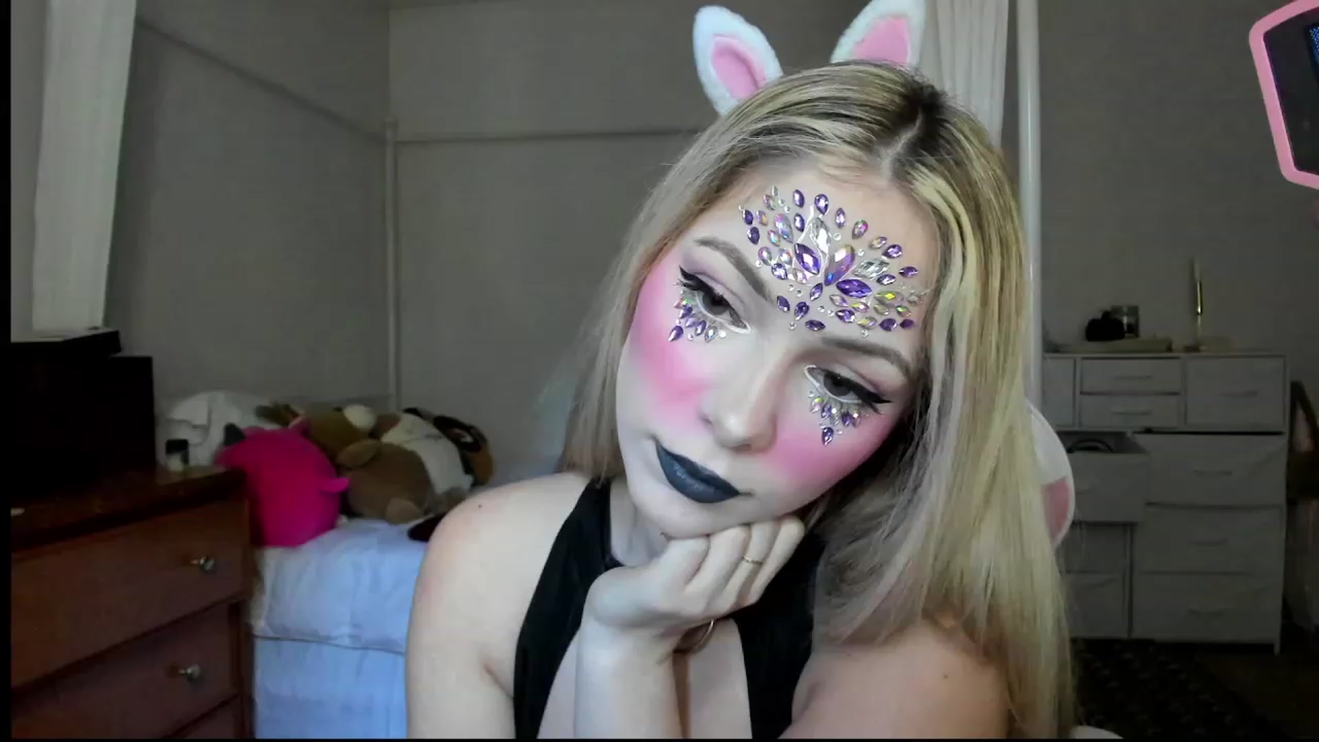 Gallery image thumbnail from lolypopbubble's myfreecams stream on, 10/23/2023, 16:18 image 17 of 20