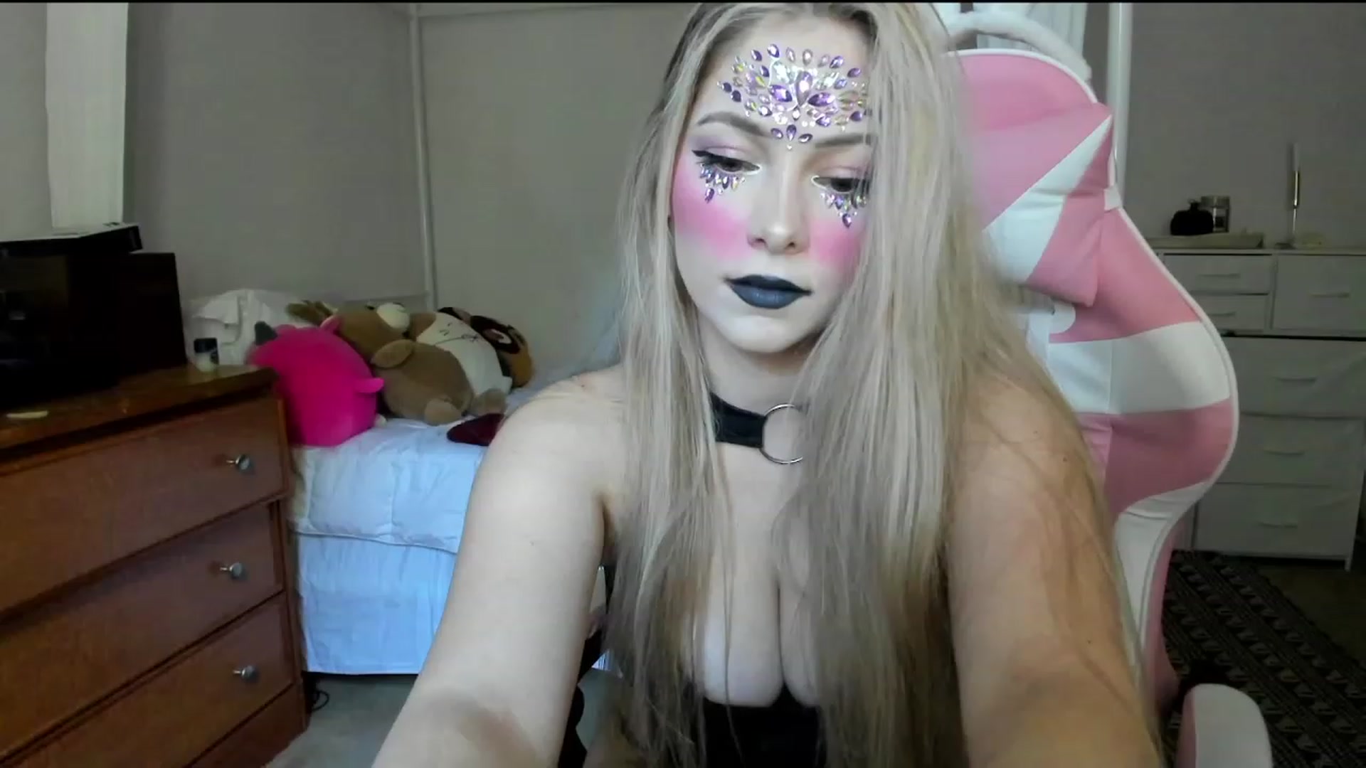 Gallery image thumbnail from lolypopbubble's myfreecams stream on, 10/23/2023, 19:36 image 6 of 20
