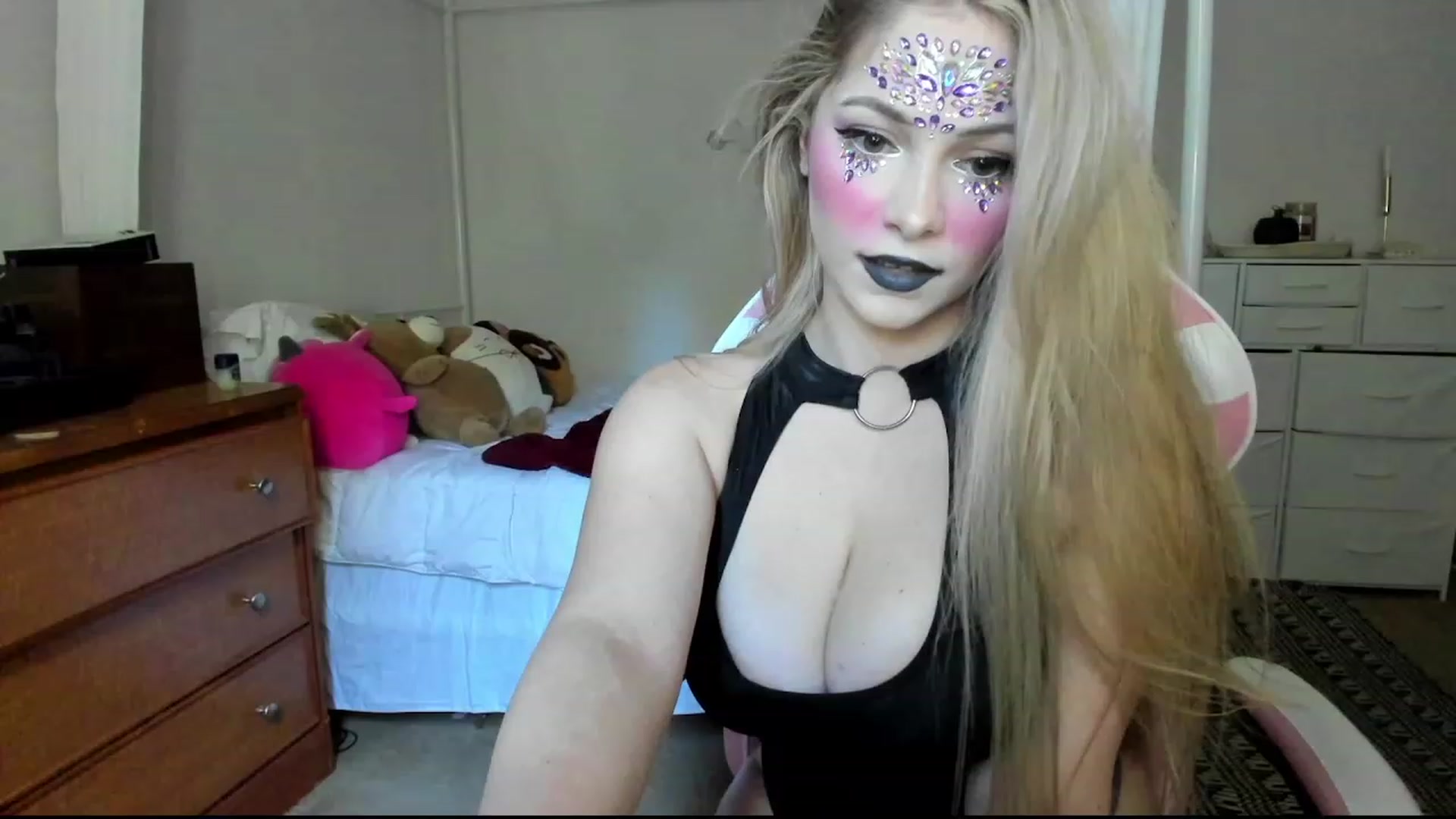 Gallery image thumbnail from lolypopbubble's myfreecams stream on, 10/23/2023, 19:36 image 4 of 20