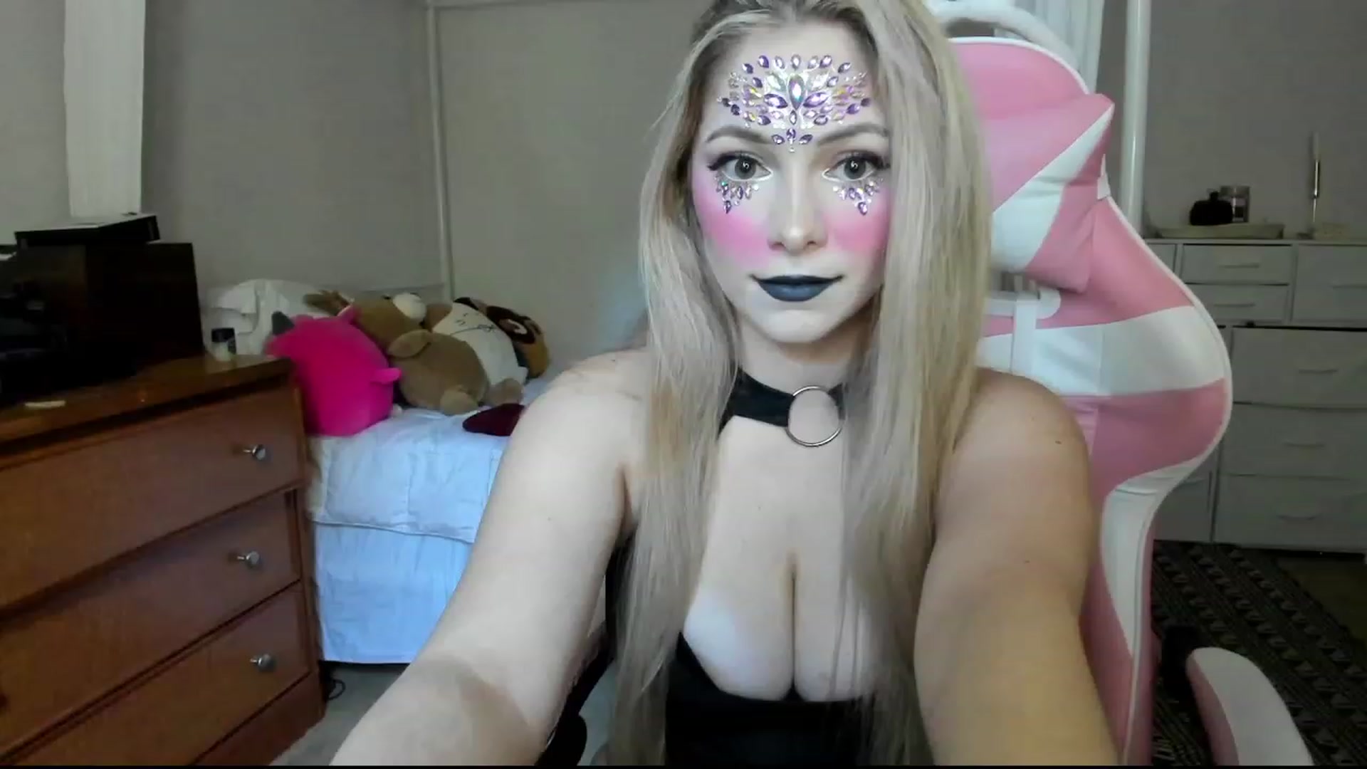 Gallery image thumbnail from lolypopbubble's myfreecams stream on, 10/23/2023, 19:36 image 7 of 20
