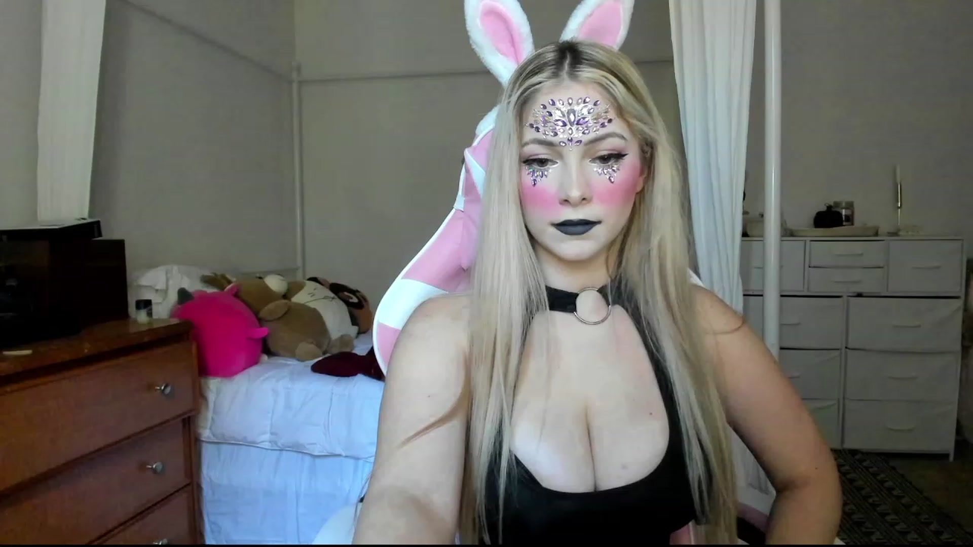 Gallery image thumbnail from lolypopbubble's myfreecams stream on, 10/23/2023, 19:36 image 2 of 20