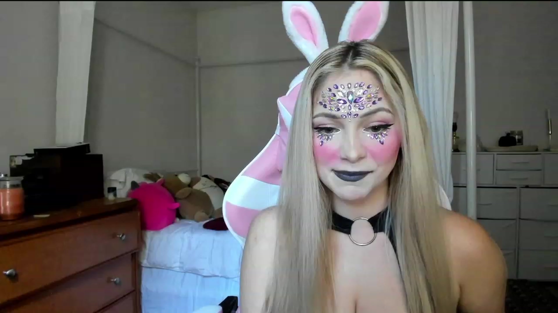 Gallery image thumbnail from lolypopbubble's myfreecams stream on, 10/23/2023, 19:36 image 15 of 20
