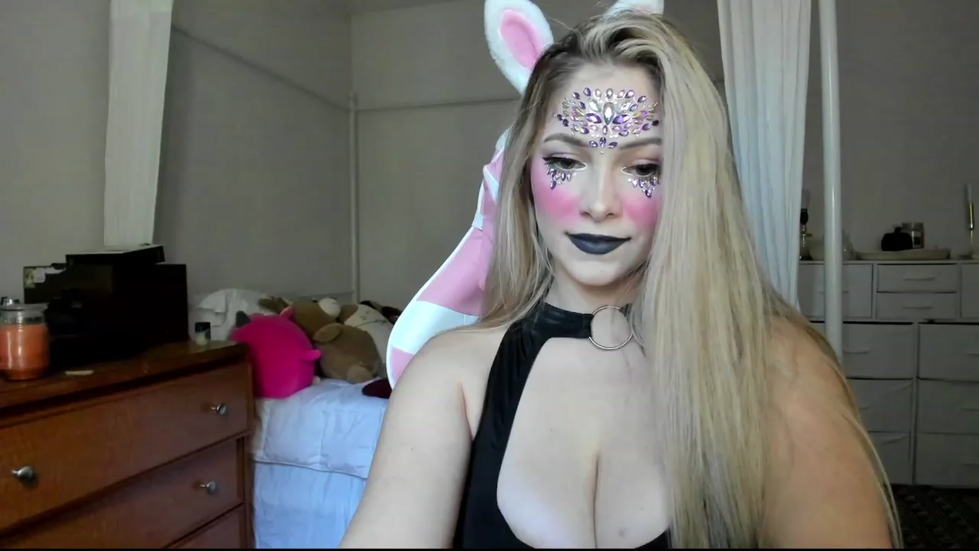 Gallery image thumbnail from lolypopbubble's myfreecams stream on, 10/23/2023, 19:36 image 9 of 20