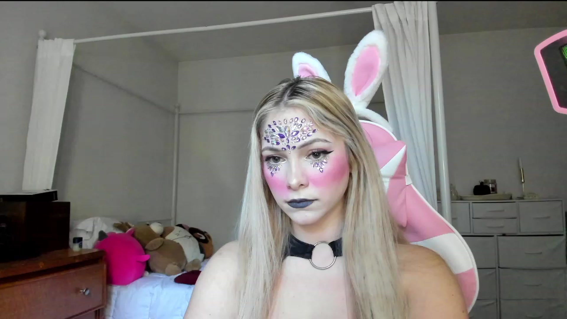 Gallery image thumbnail from lolypopbubble's myfreecams stream on, 10/23/2023, 19:36 image 20 of 20