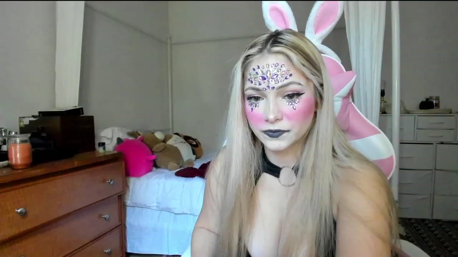 Gallery image thumbnail from lolypopbubble's myfreecams stream on, 10/23/2023, 19:36 image 17 of 20