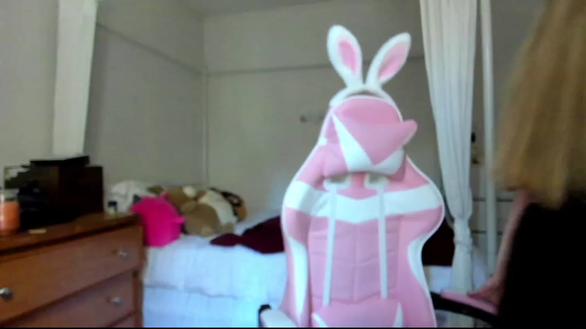 Gallery image thumbnail from lolypopbubble's myfreecams stream on, 10/23/2023, 19:36 image 8 of 20