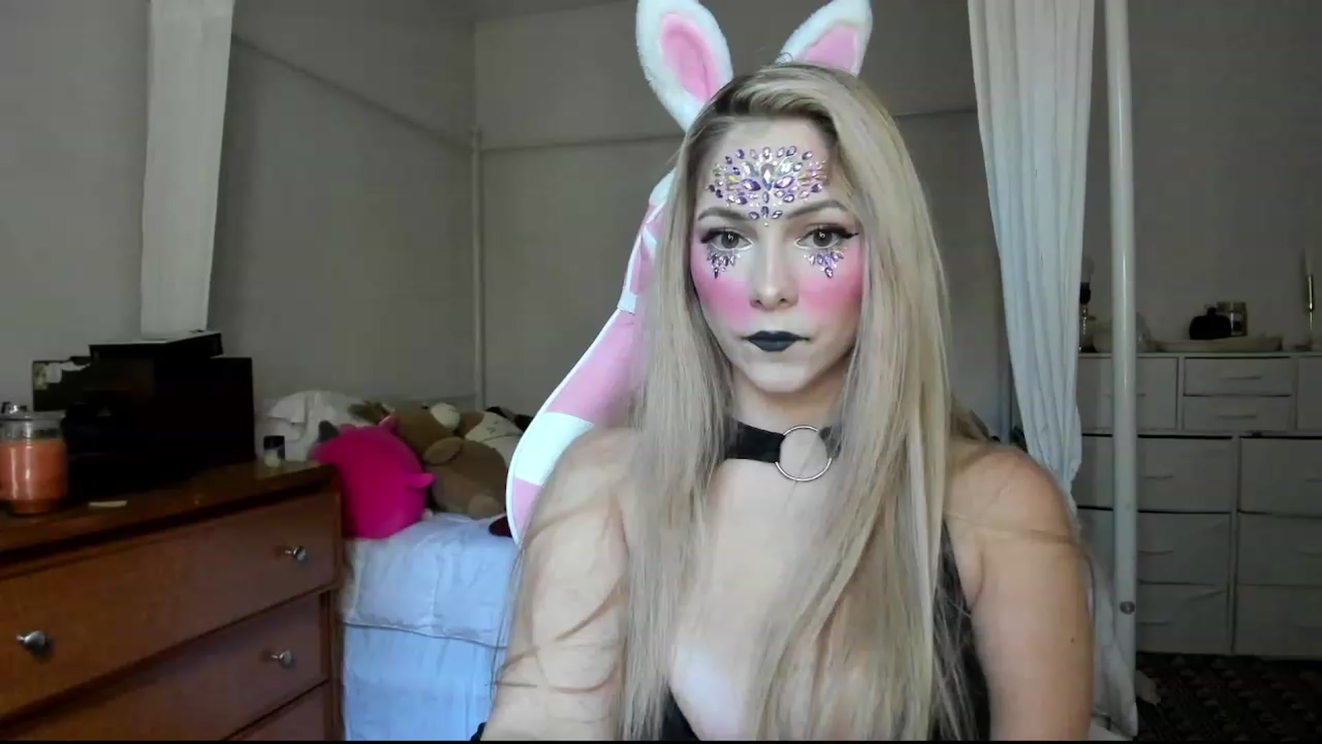 Gallery image thumbnail from lolypopbubble's myfreecams stream on, 10/23/2023, 19:36 image 13 of 20