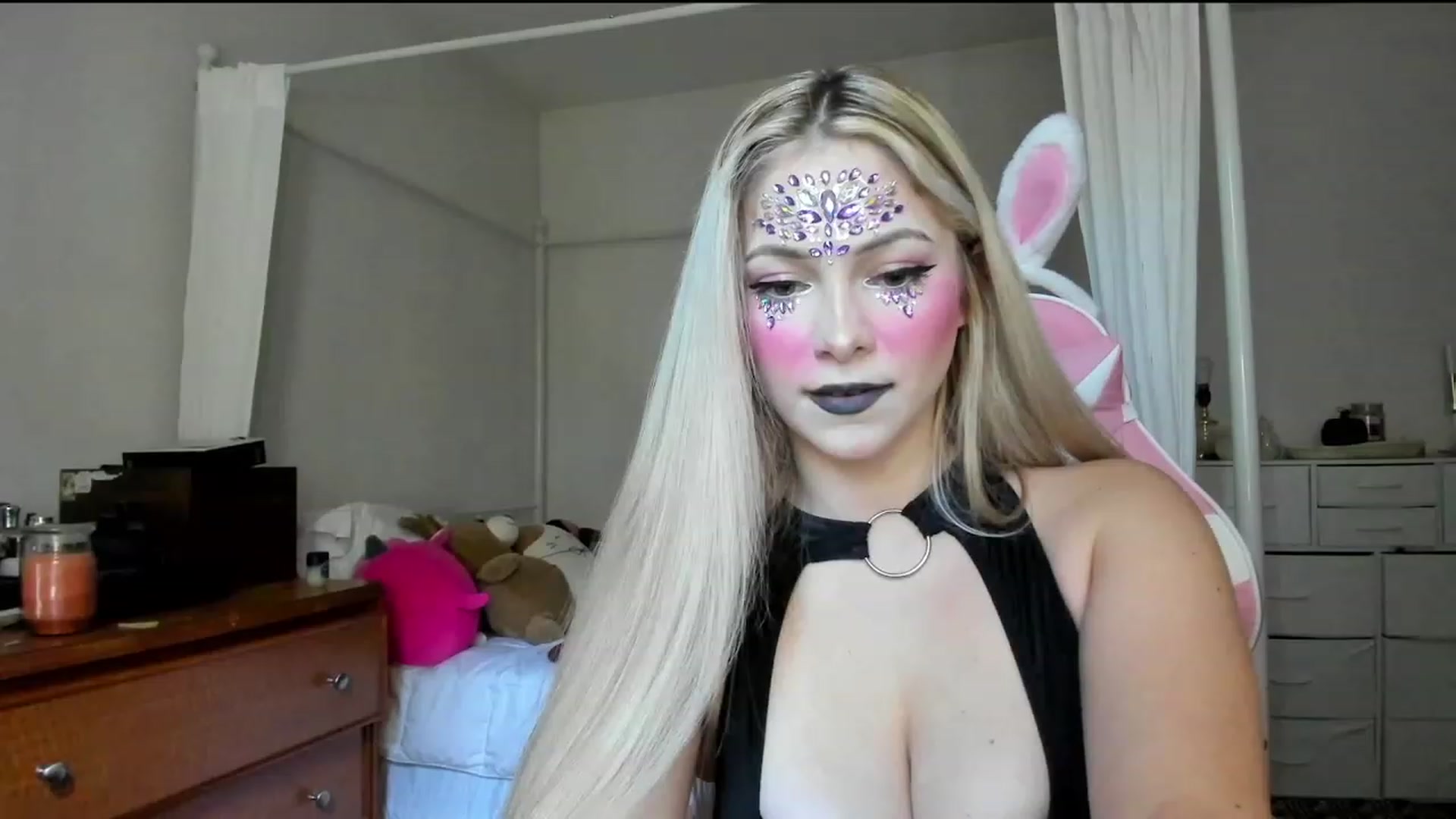 Gallery image thumbnail from lolypopbubble's myfreecams stream on, 10/23/2023, 19:36 image 16 of 20