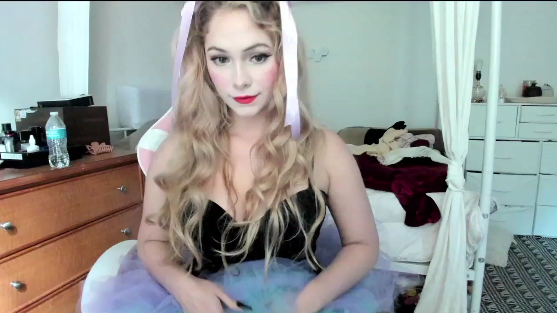 Gallery image thumbnail from lolypopbubble's myfreecams stream on, 10/31/2023, 20:03 image 18 of 20