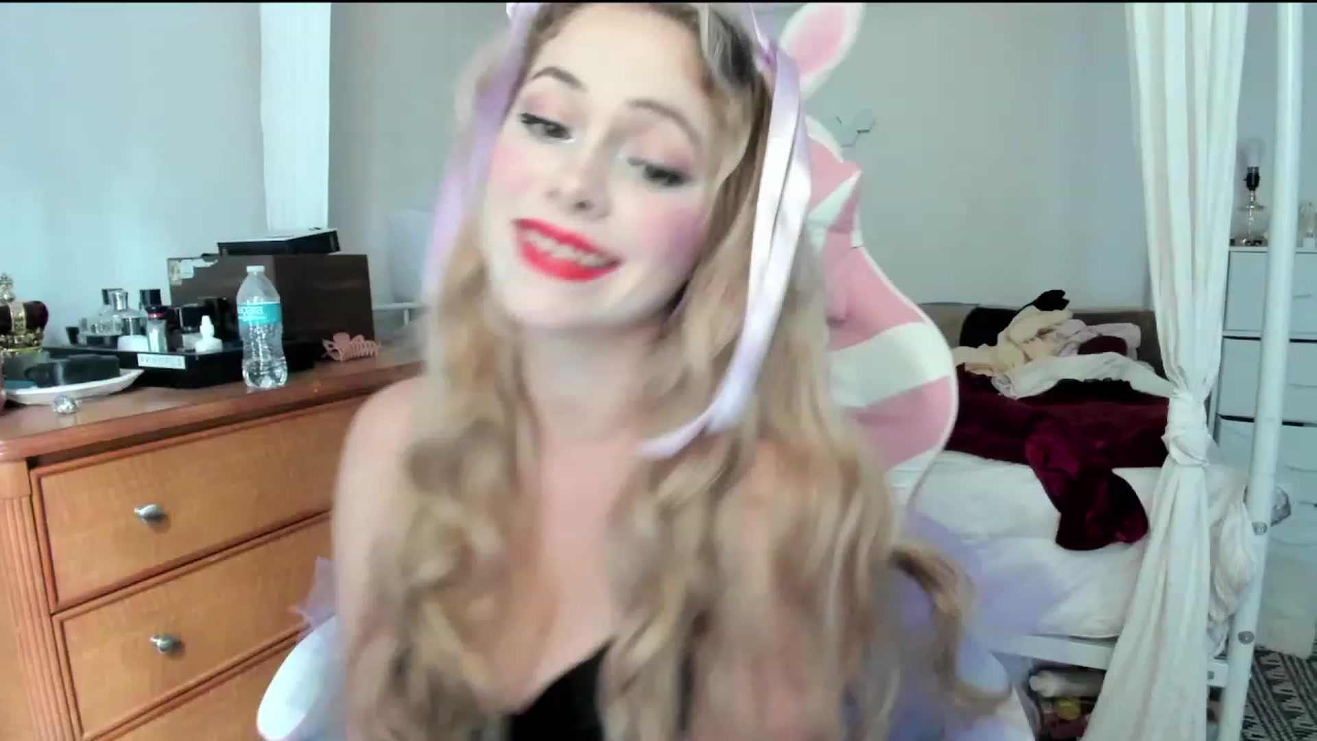 Gallery image thumbnail from lolypopbubble's myfreecams stream on, 10/31/2023, 20:03 image 5 of 20