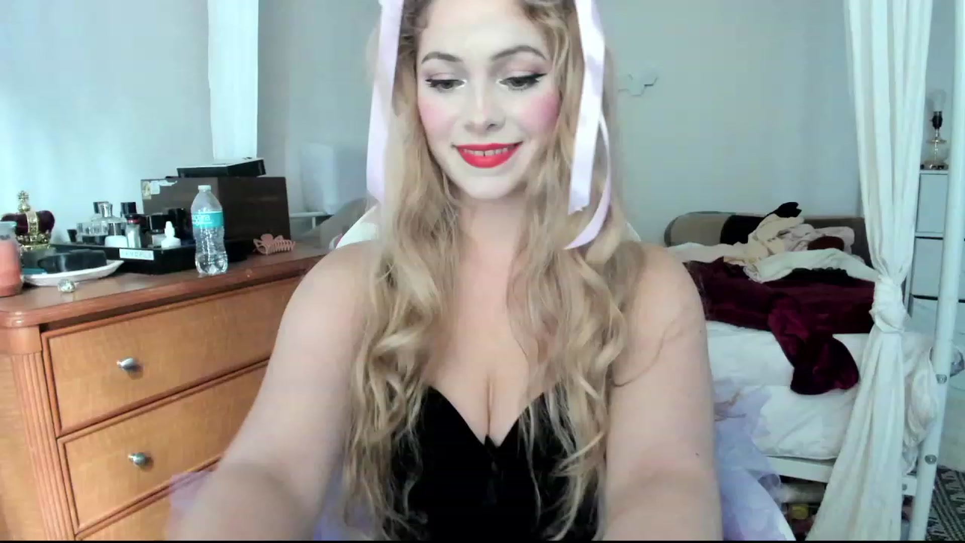 Gallery image thumbnail from lolypopbubble's myfreecams stream on, 10/31/2023, 20:03 image 11 of 20