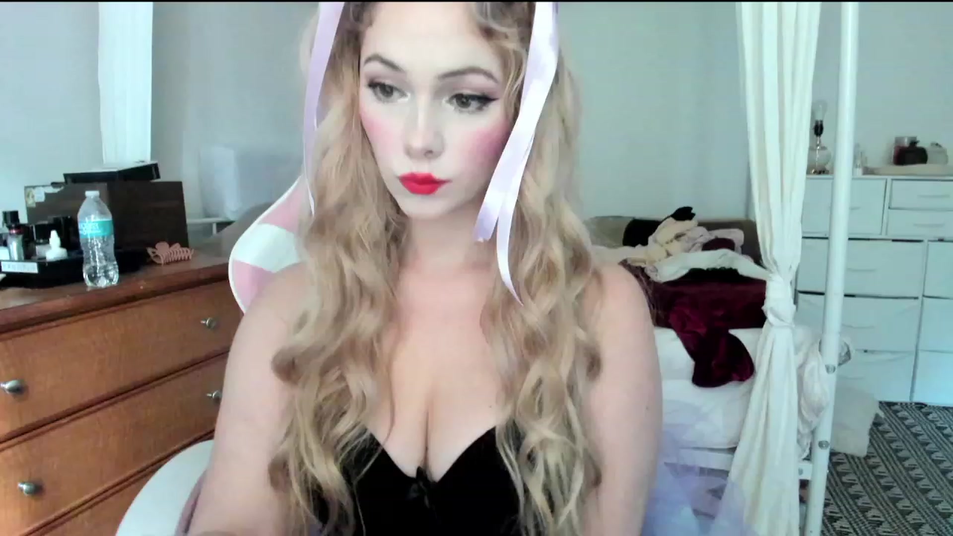 Gallery image thumbnail from lolypopbubble's myfreecams stream on, 10/31/2023, 20:03 image 19 of 20