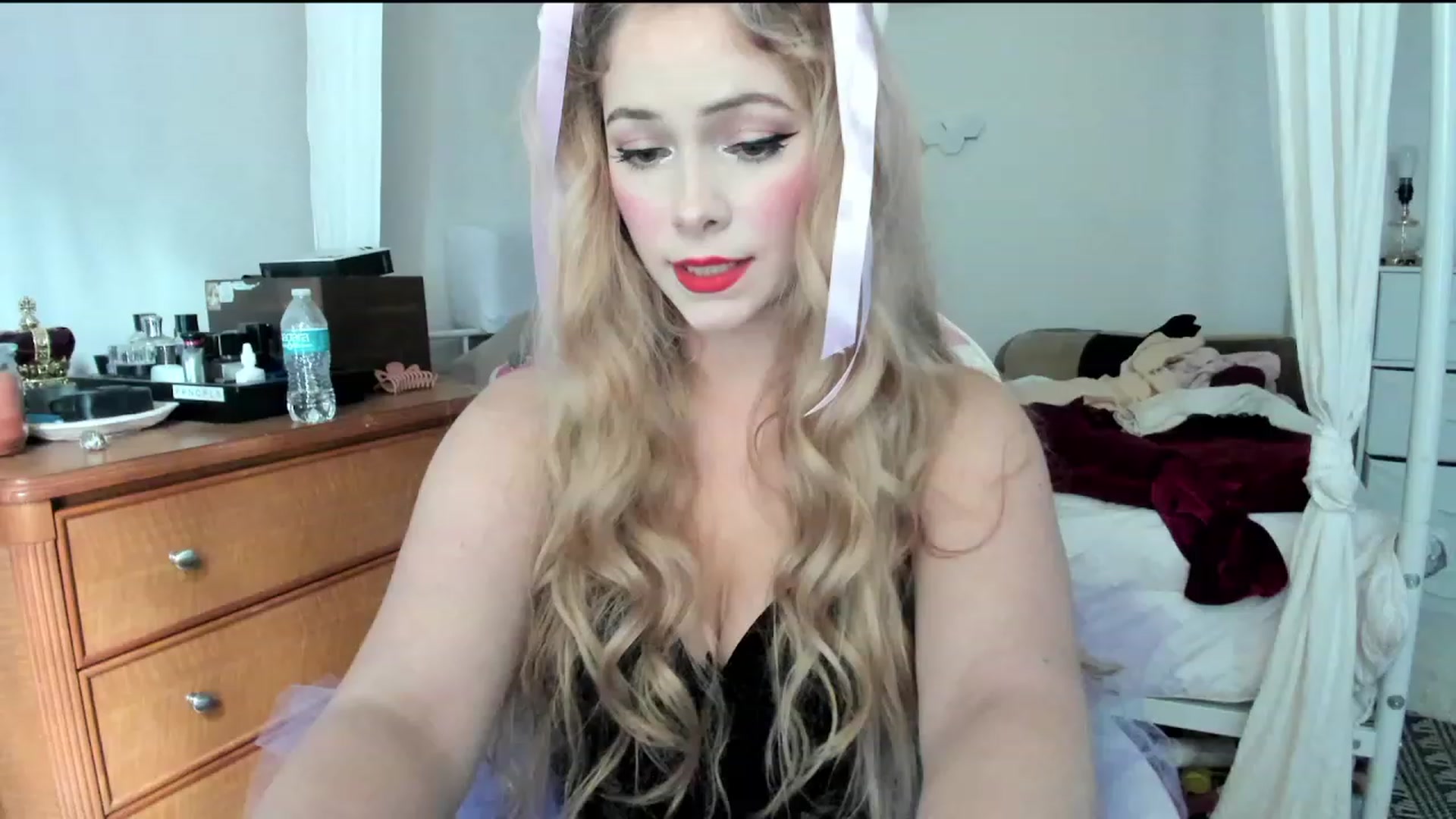 Gallery image thumbnail from lolypopbubble's myfreecams stream on, 10/31/2023, 20:03 image 9 of 20