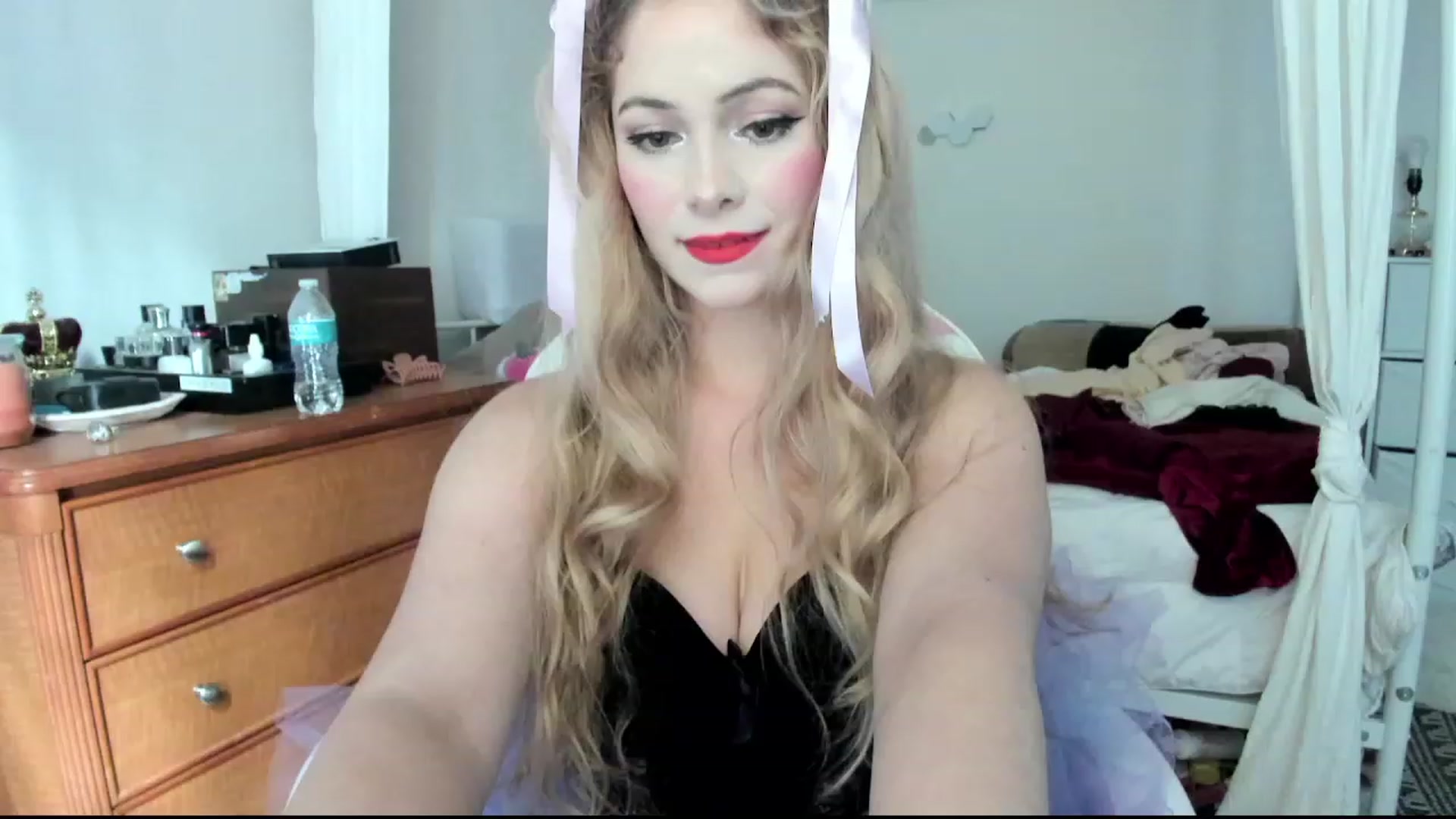 Gallery image thumbnail from lolypopbubble's myfreecams stream on, 10/31/2023, 20:03 image 10 of 20